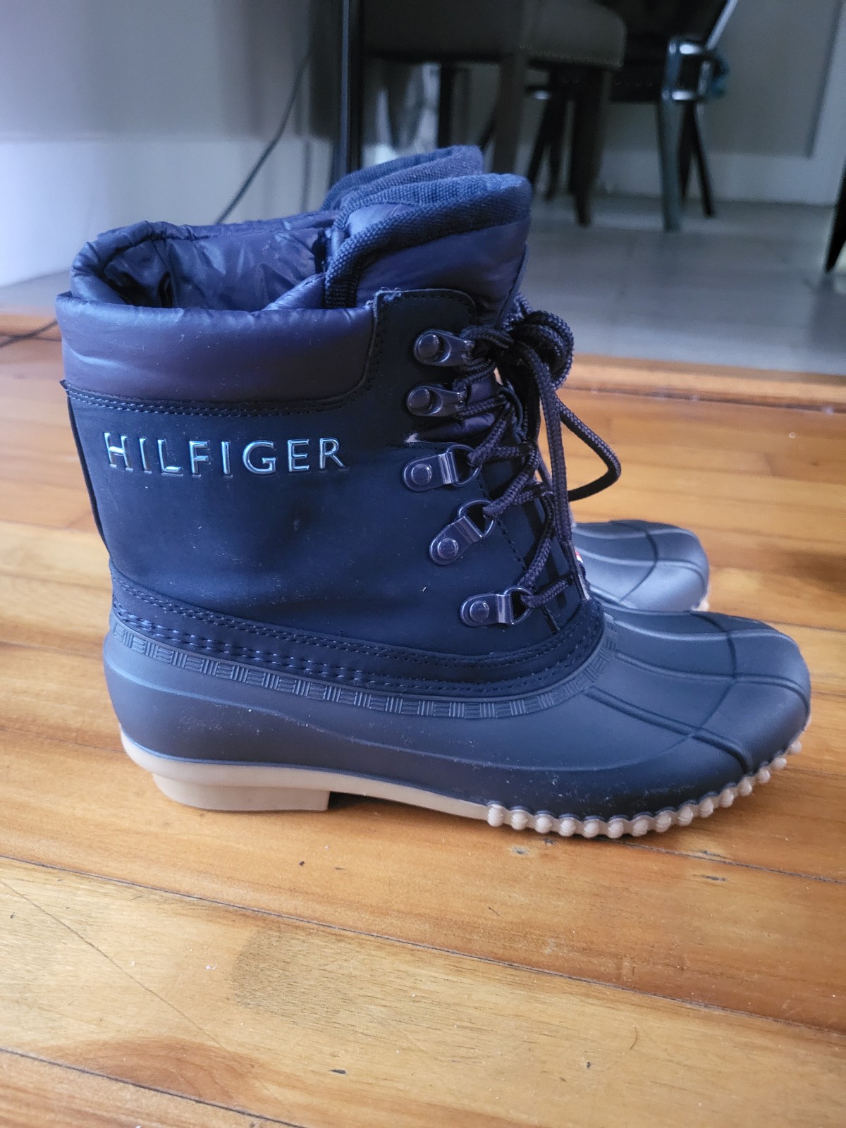 Tommy Hilfiger Boot, size womans 6
