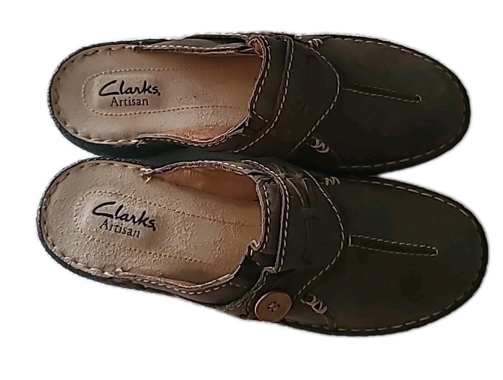 Clarks Artisan Brown Leather SlipOn Stiched Button detail Mules Clogs Boho 8.5M