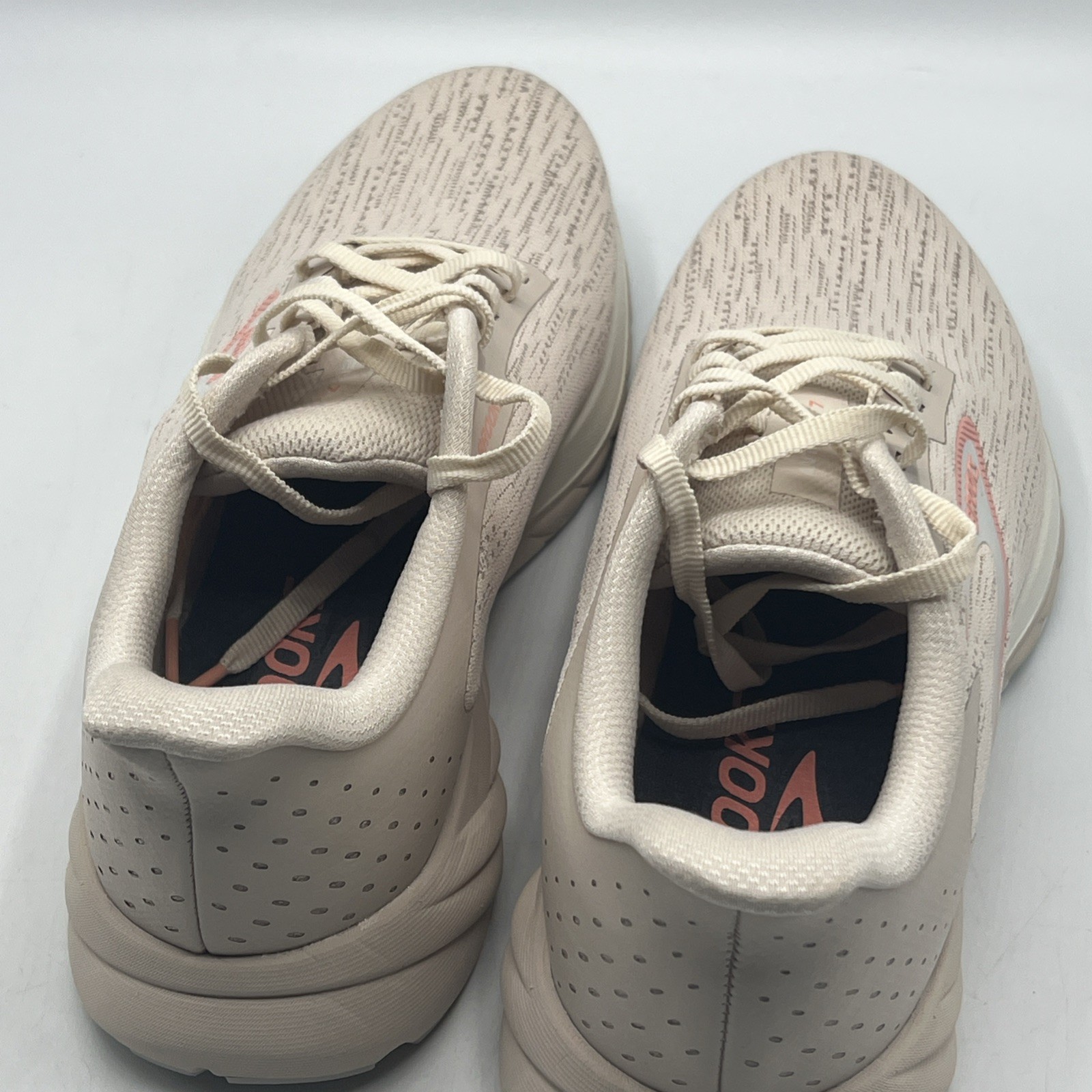 Brooks Anthem 7 Women’s Size 9 Athletic Sneakers Almond Grey Desert Flower New