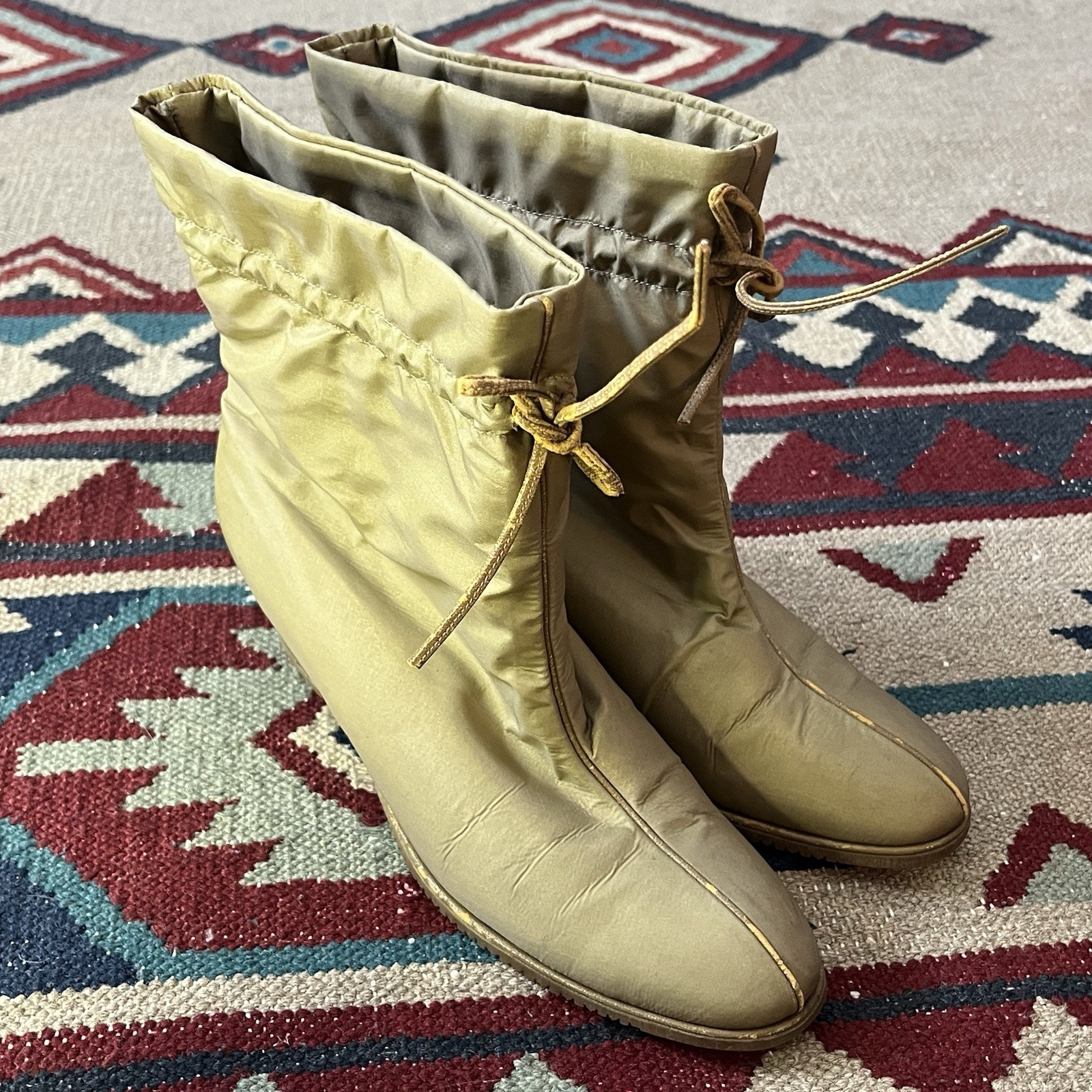 Vintage 80s Golo Winter Snow Boots Women’s 8 Beige Sherpa Lined Nylon High Heel