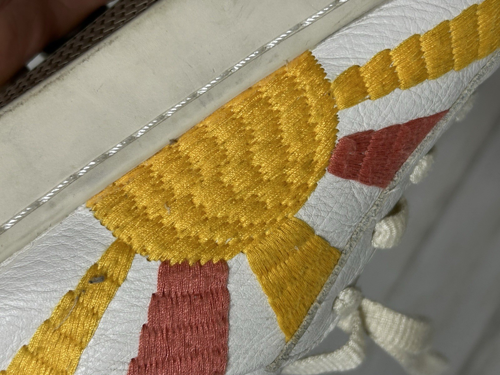Soludos White Leather Shoe Women’s Size 9 Rainbow Sunrise Embroidery Retro 80s