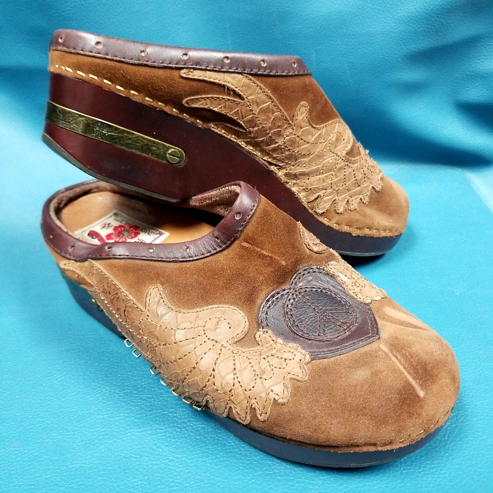 Lucky Brand Brown Leather Peace Sign Angel Wings Platform Clogs Sz 8.5 Y2K Style