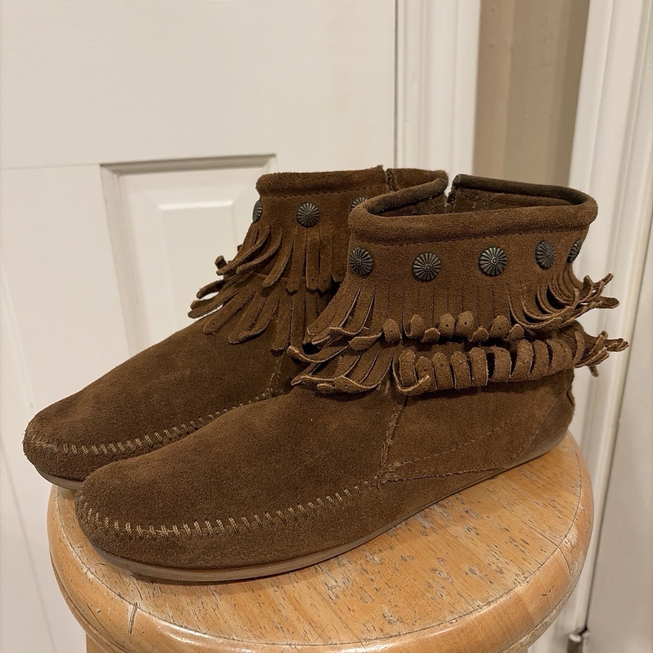 MINNETONKA Moccasins 7.5 Double Fringe Side Zip Studded Detail Rubber Sole Boots