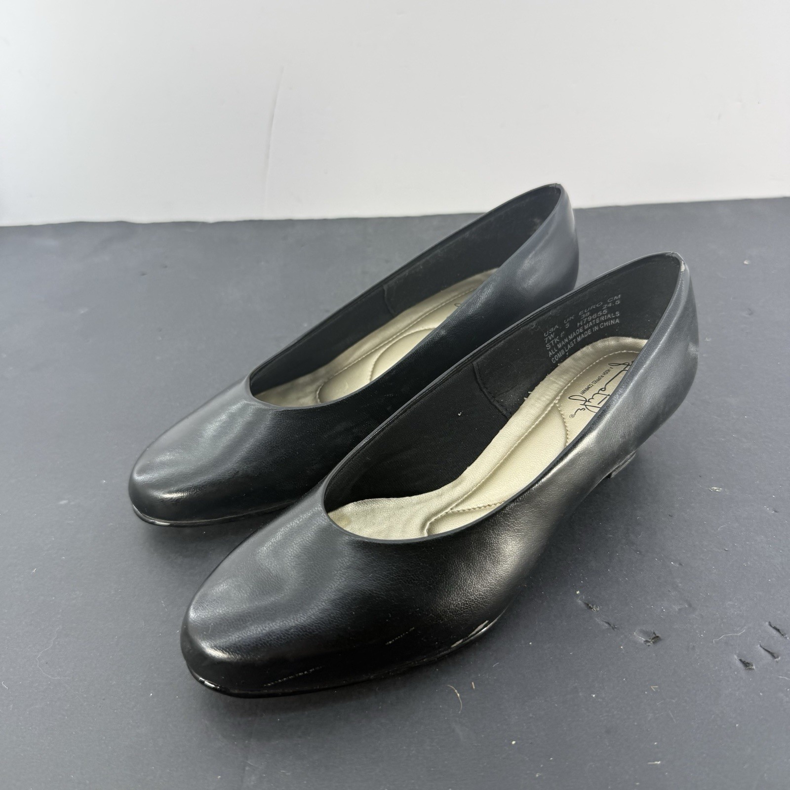 Soft Style By Hush Puppies Angel II Black Dress Pumps Size 7 Low Heel