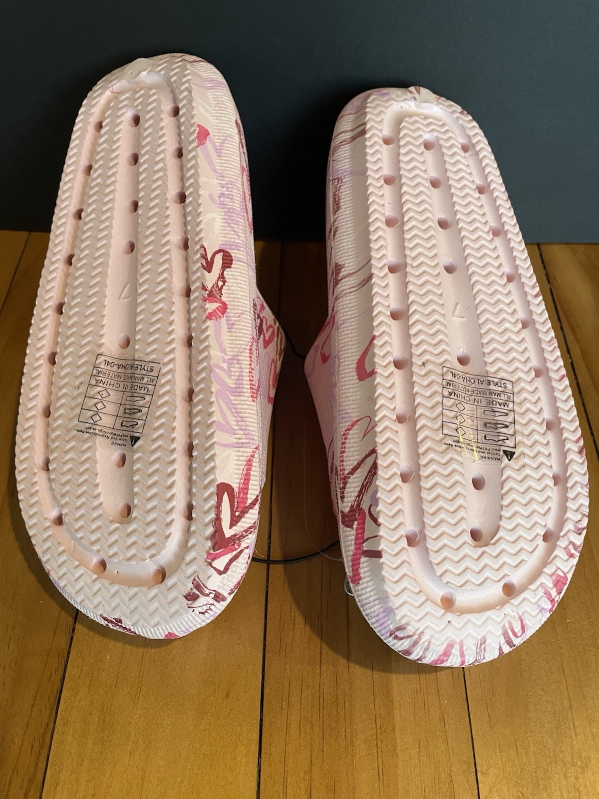 Mudd Girls Slide Sandals Size 7 Pink Heart Print Pool Slides New With Tags