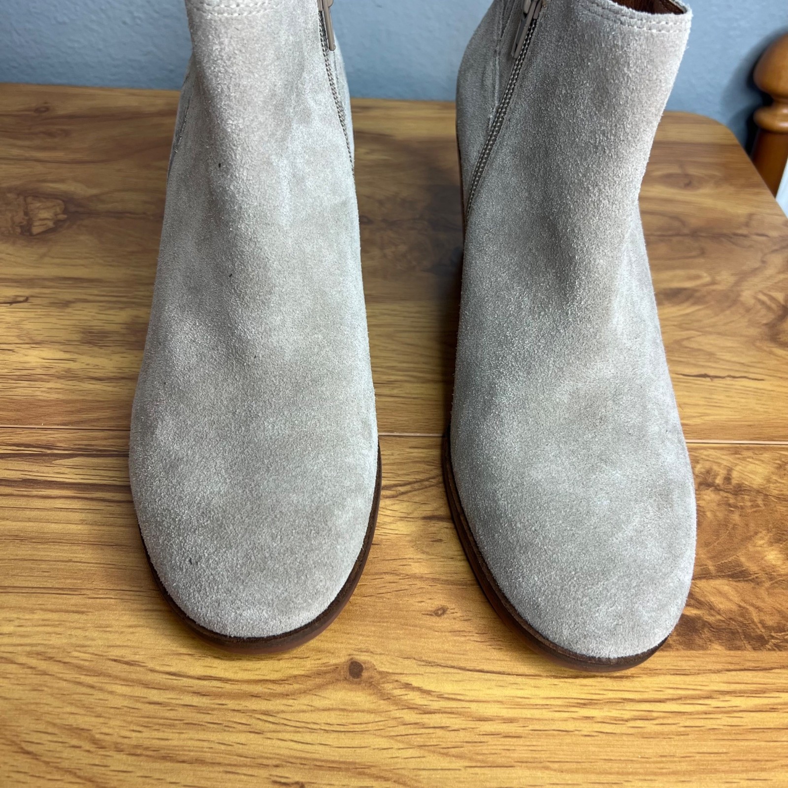 Lucky Brand Zorla Wedge Ankle Boot Size 10 Beige Suede Zip 3.25″ Heel NEW