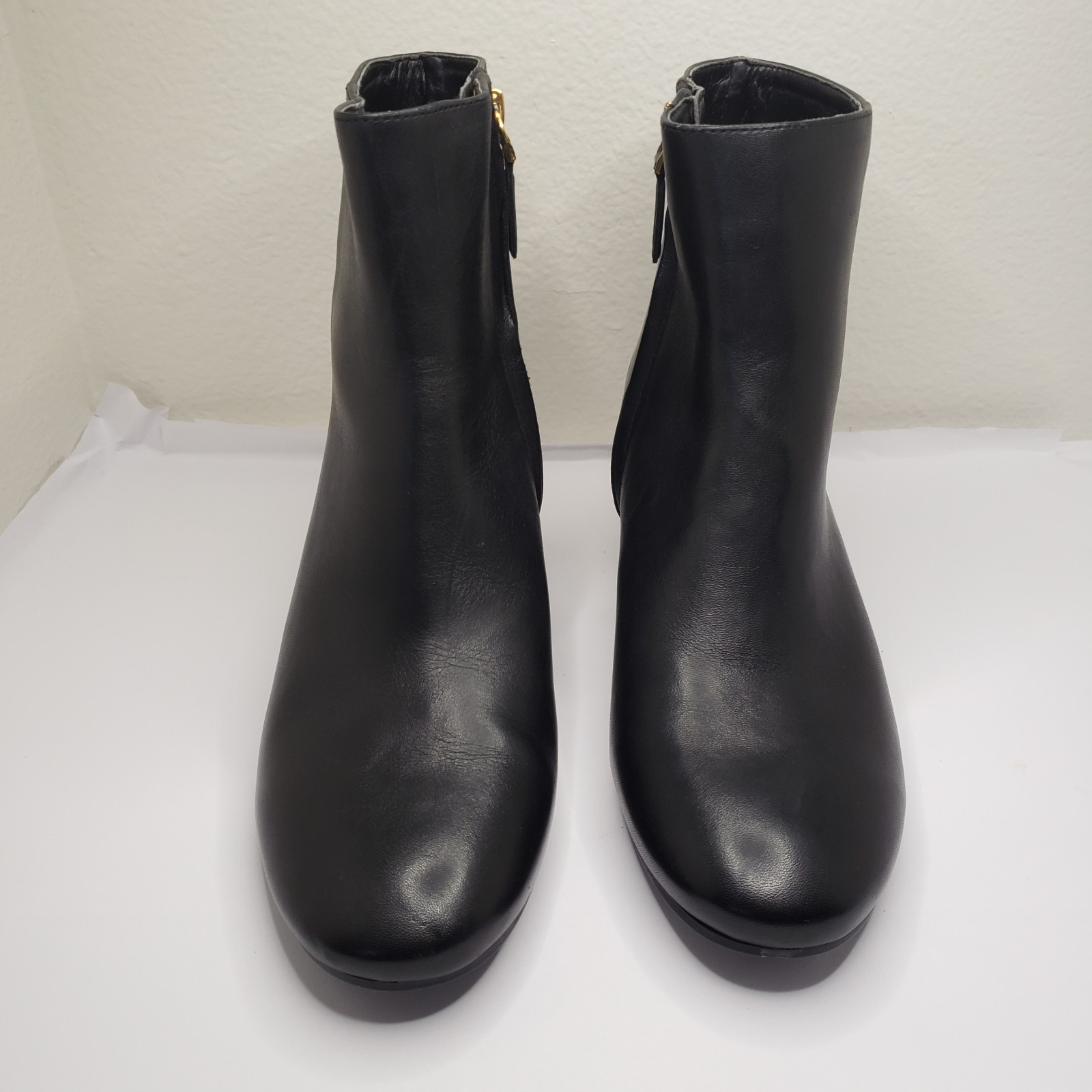 Lauren Ralph Lauren Women 7.5B Boots Ankle Bootie Black Leather Pull On Side Zip