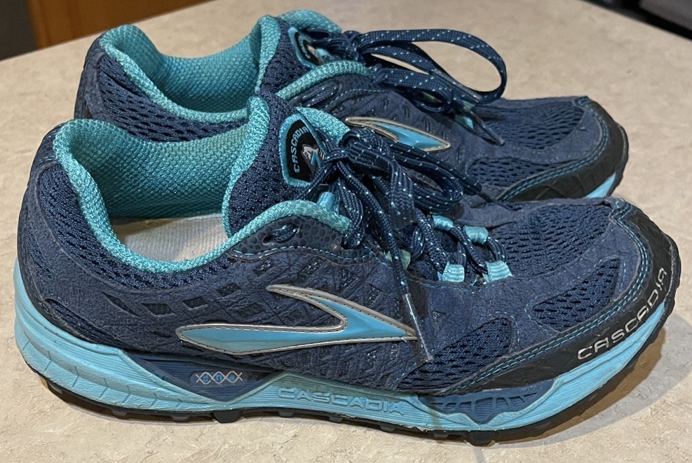 BROOKS CASCADIA 7 Rare Stellar Scuba Blue Marina Trail Running Women’s Size 8.5