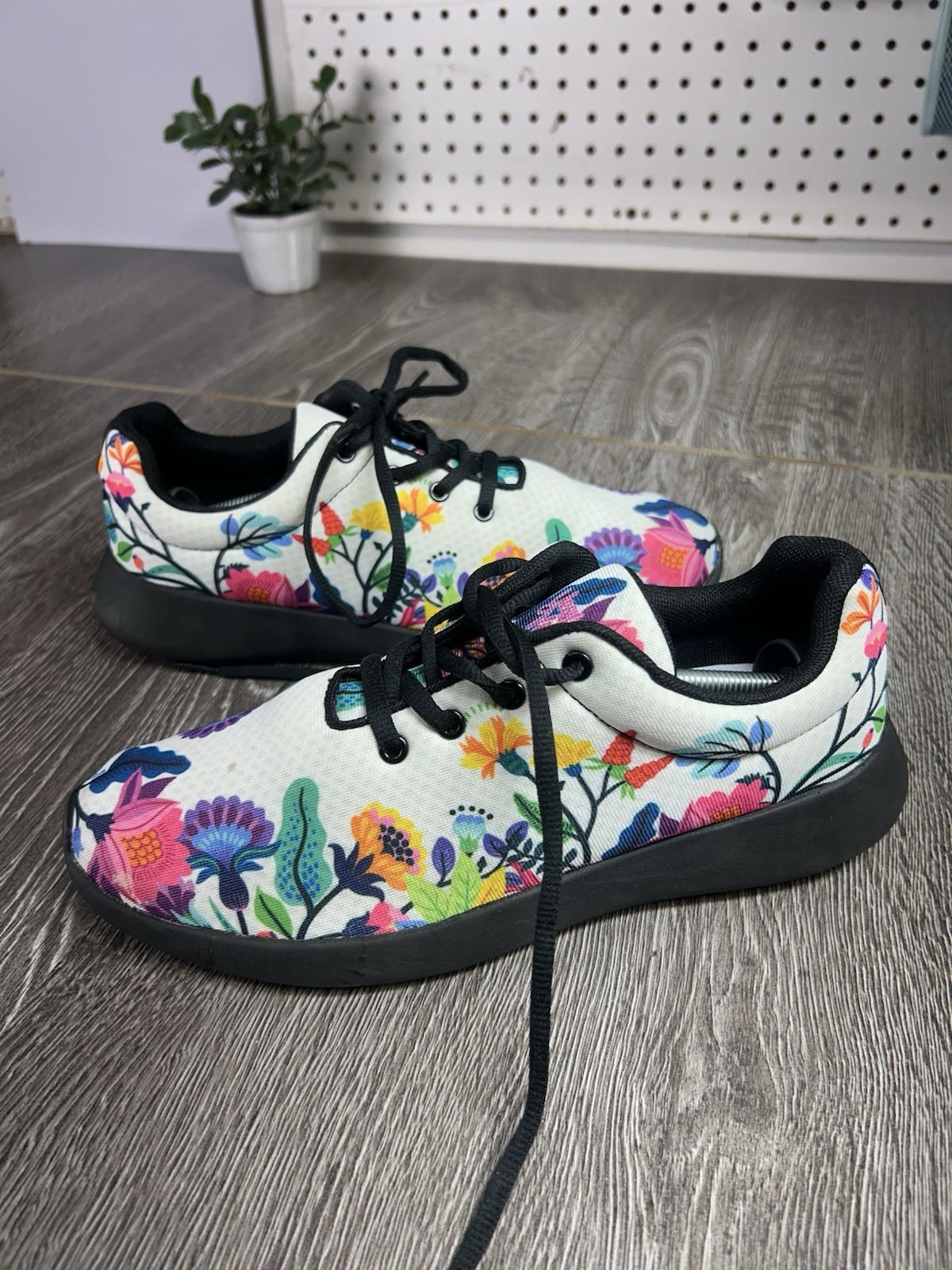 yes we vibe Floral Lace-up sneakers Women Size 7.5 Multicolor Floral Print