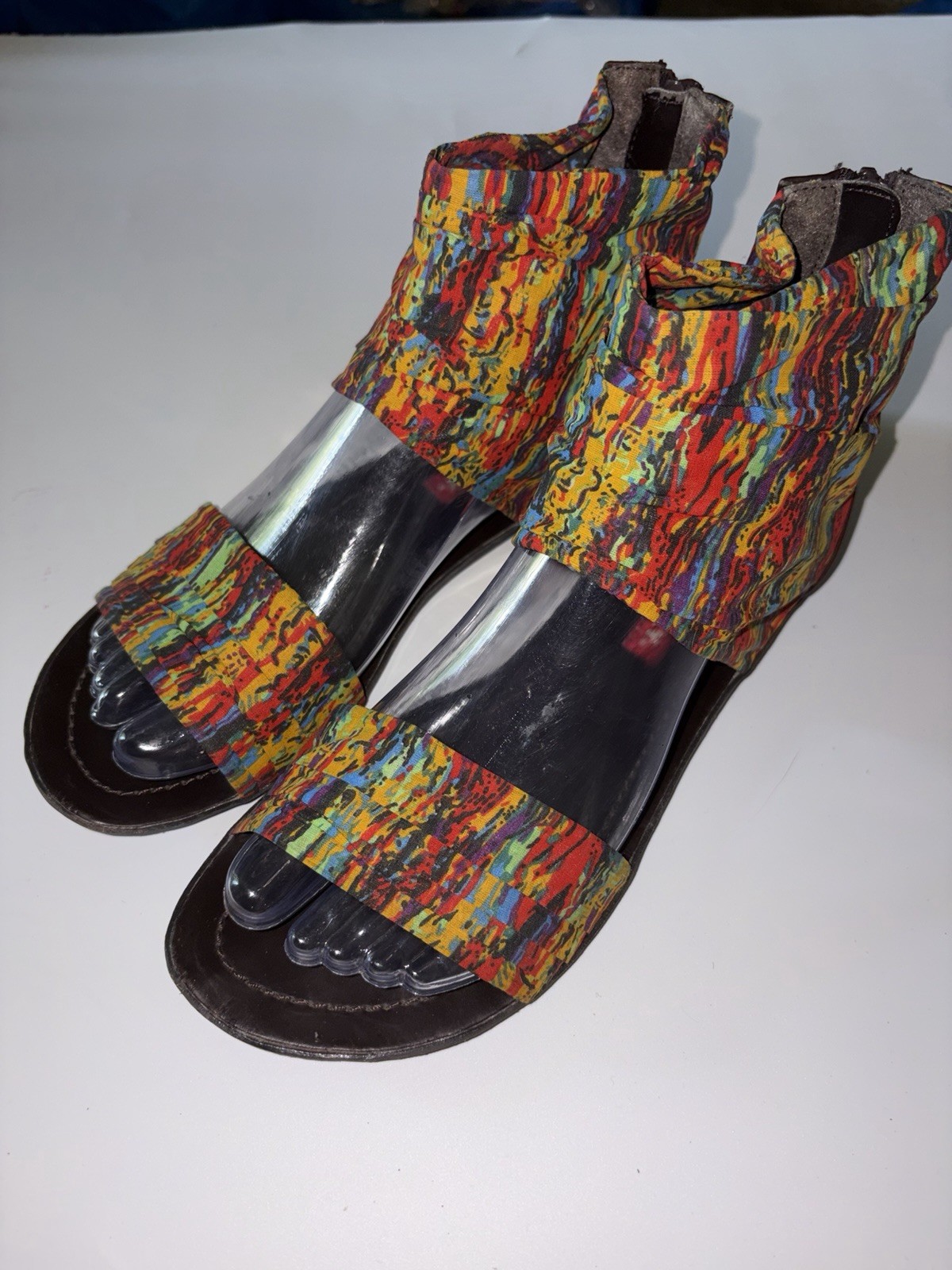 Vtg Unionbay Abstract Multi-Color Fabric Gladiator Sandals Size 9