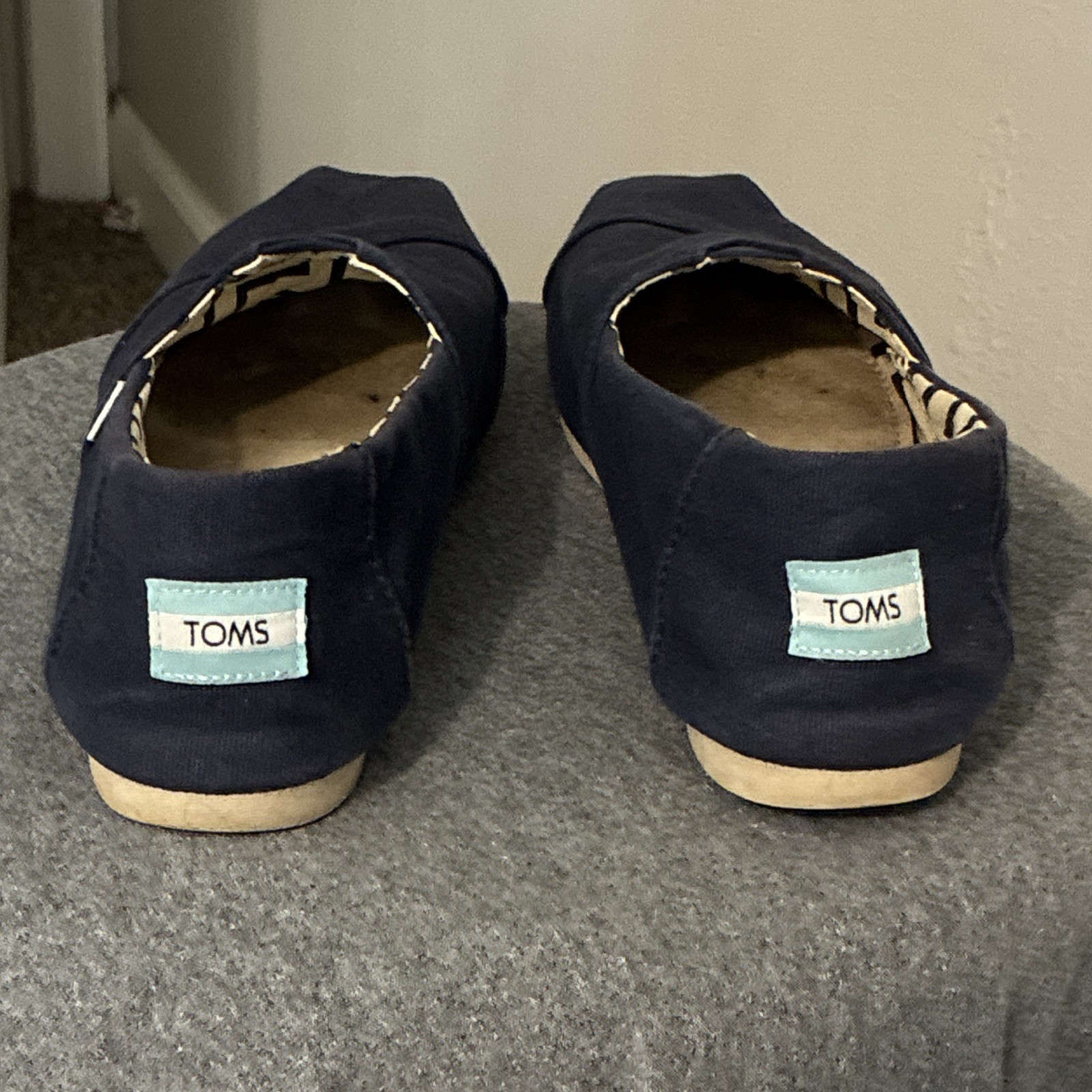 TOMS Women’s Blue Canvas Slip-On Flats US 8 Chevron Lined Round Toe Logo