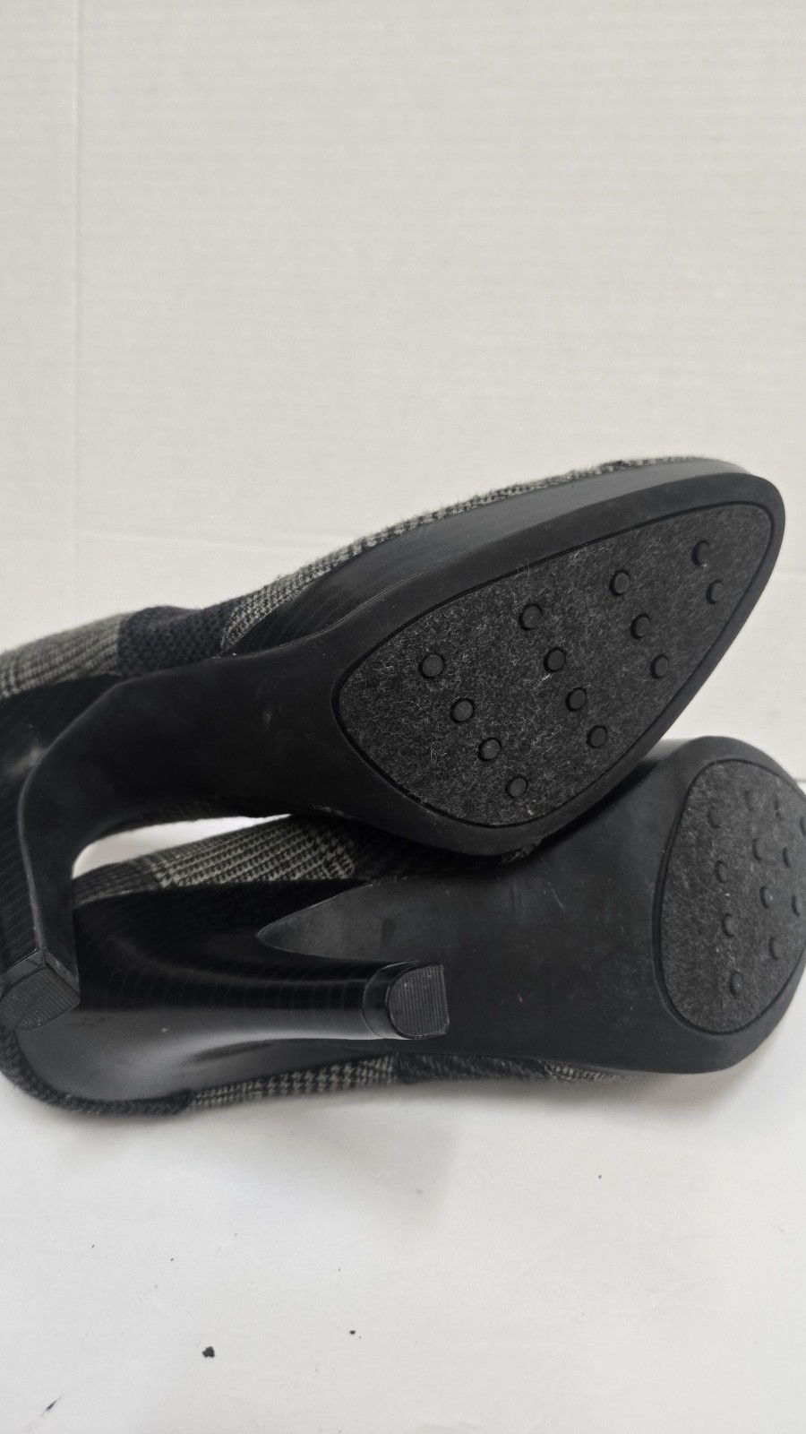NWT Isaac Mizrahi for Target Andrea Plaid Platform Pumps Grey Black Heels Size 9