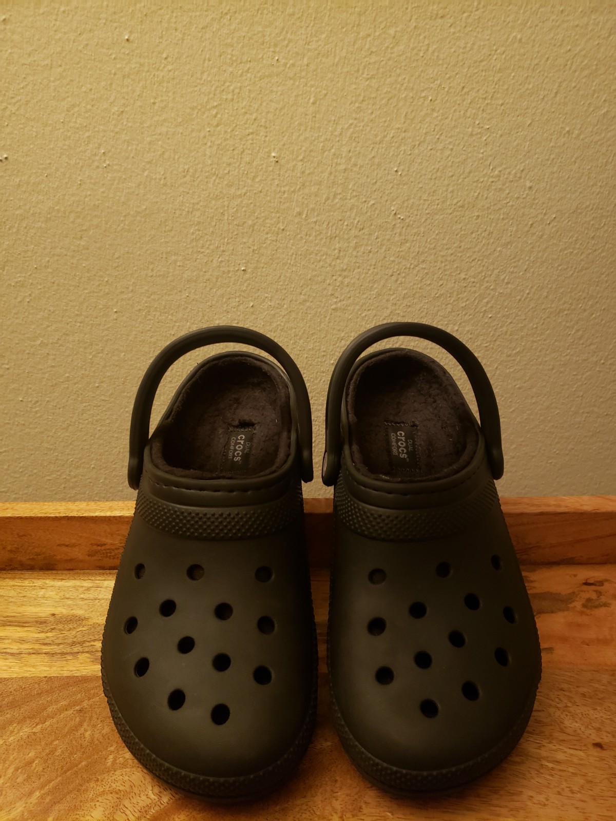 Crocs Classic Dual Comfort Clogs, Slip-On, Black, Logo Strap, Woman’s 9, CLEAN!