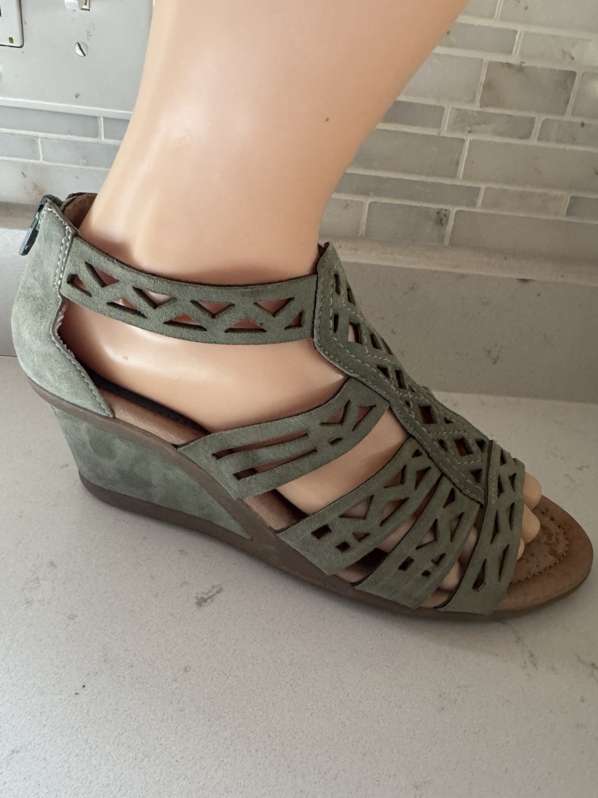 Earth – Petal w/Cut-outs Sage Color Suede Leather Wedge Sandals Sz 8 WORN ONCE!
