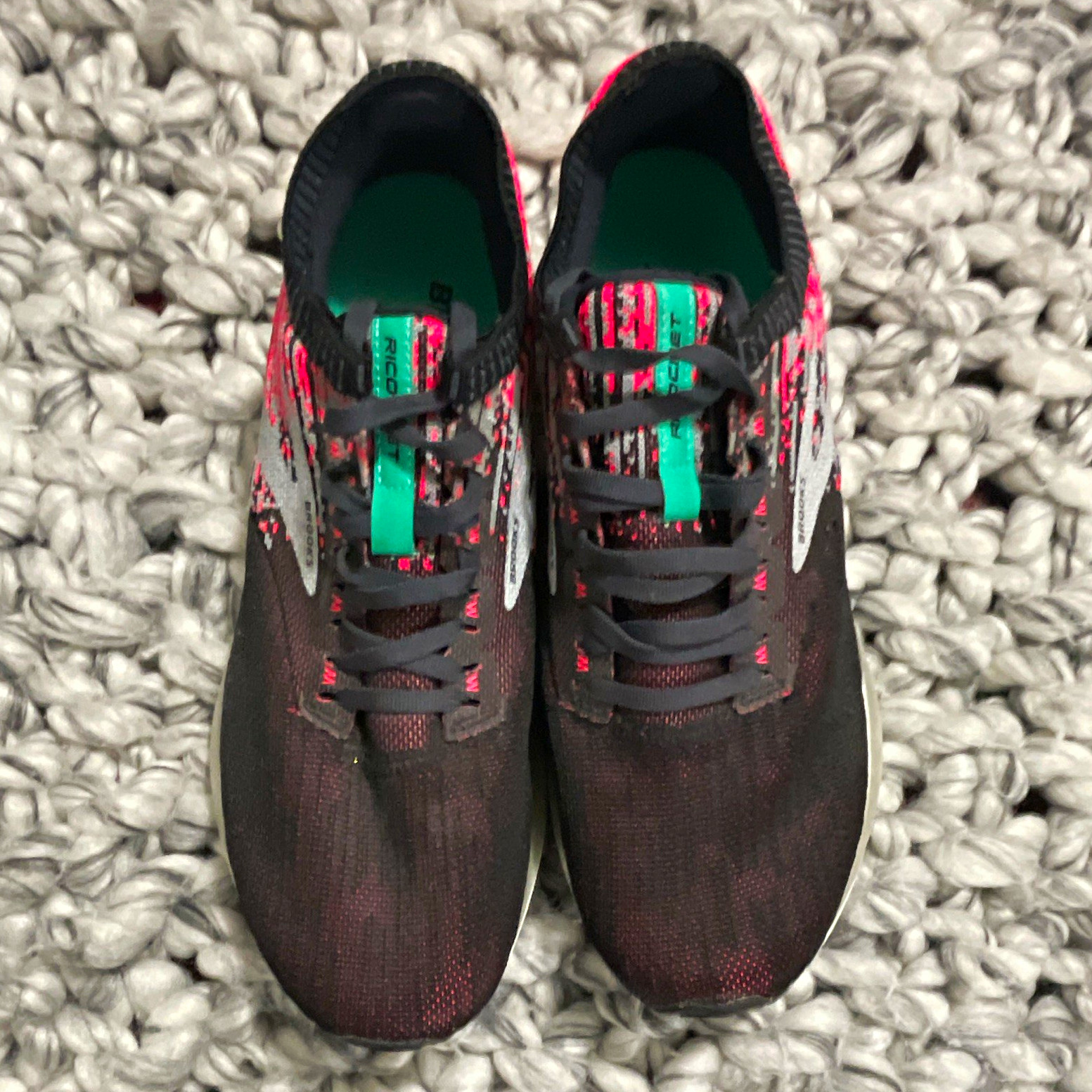 Brooks Ricochet Women’s Running Shoes Lace-Up Low Top Black Red Gray Rubber