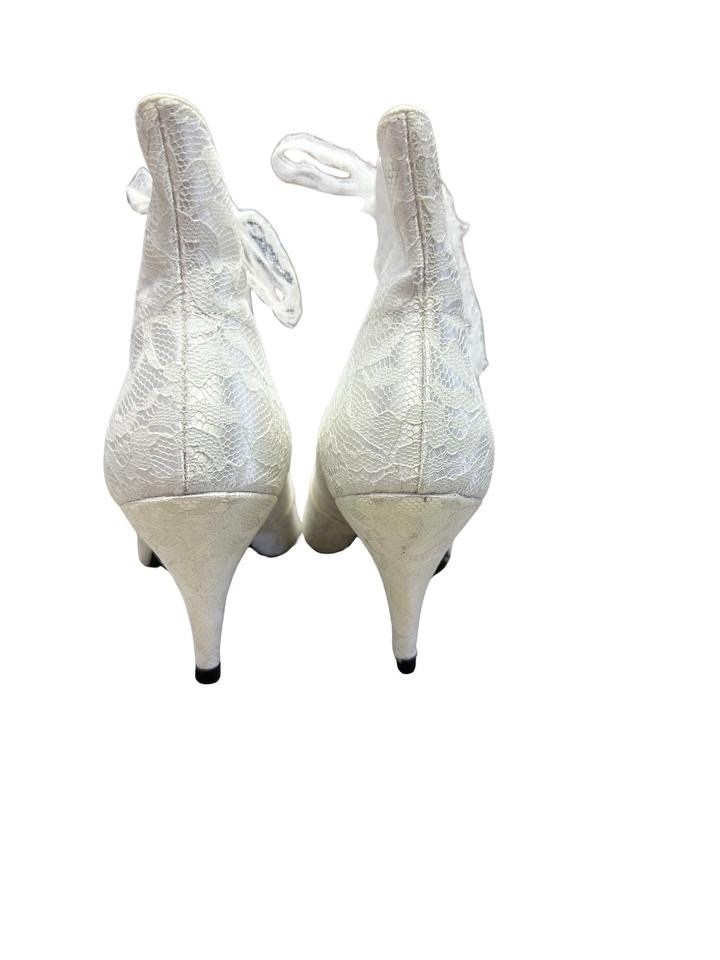 Vintage Studio 6 White Lace Booties Size 7.5 Womens