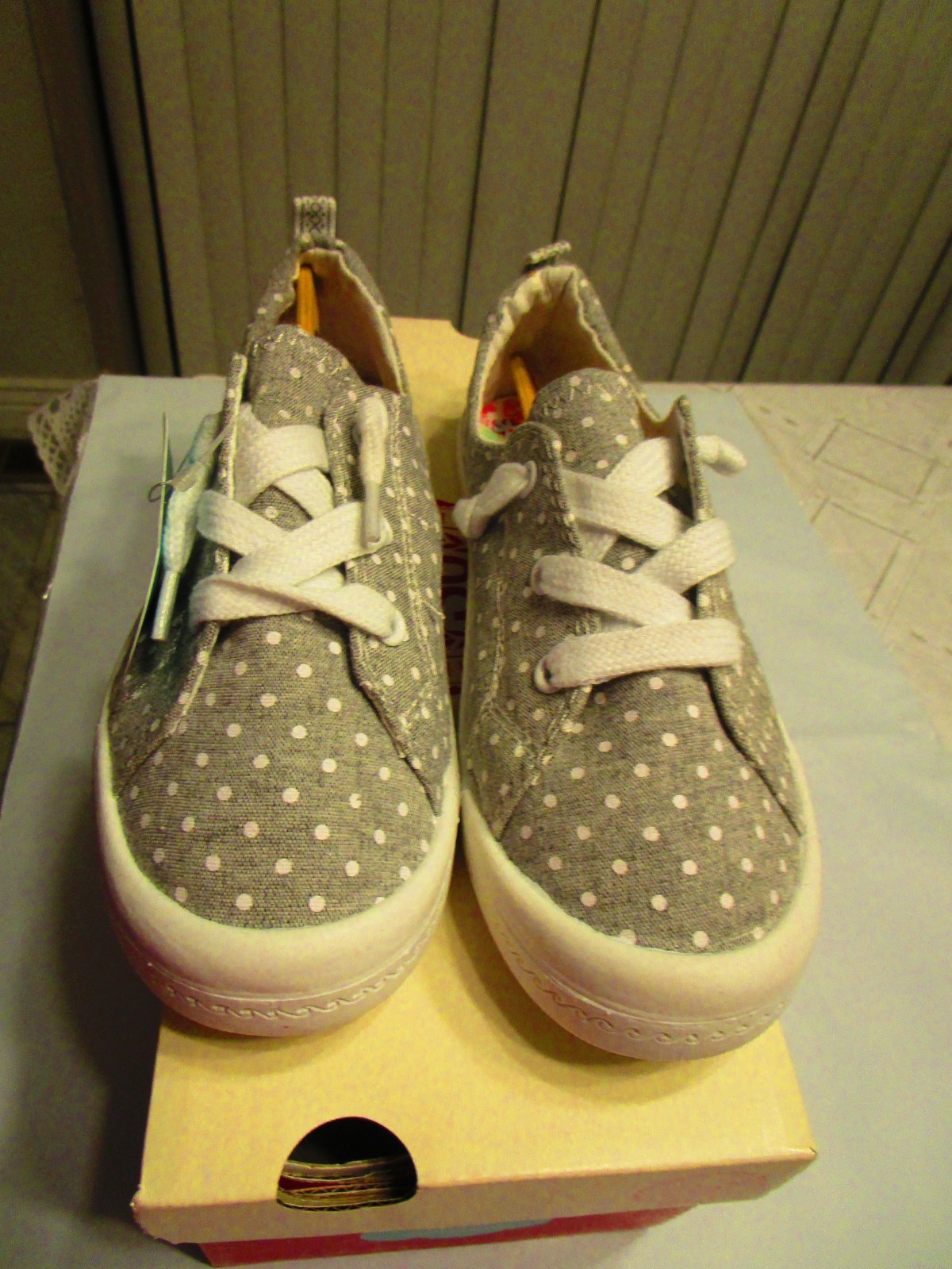 New So Memory foam Pettingzoo, sneaker, size 2