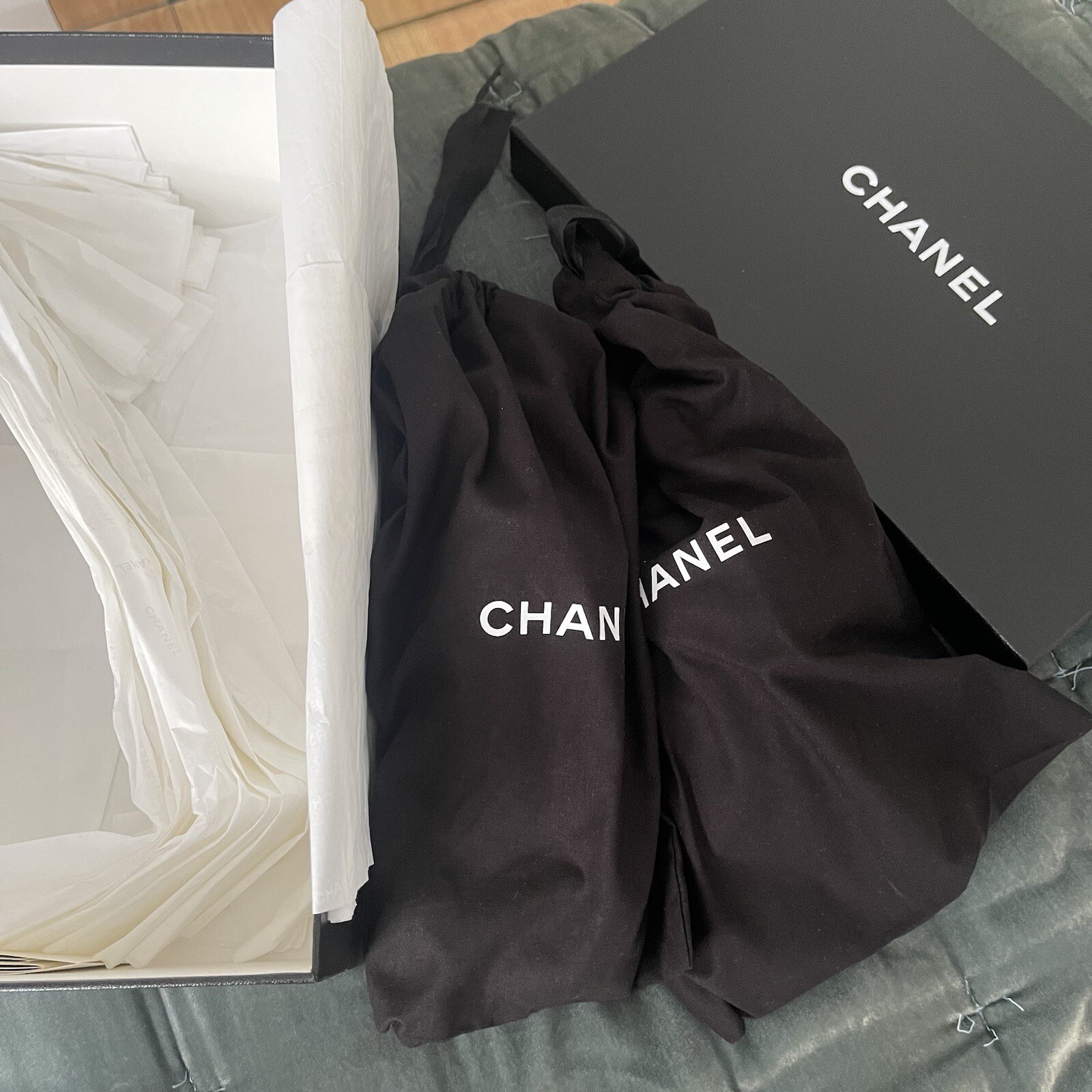 Chanel Logo Pull Tab Lace-up Sneakers White & Black Size 34.5
