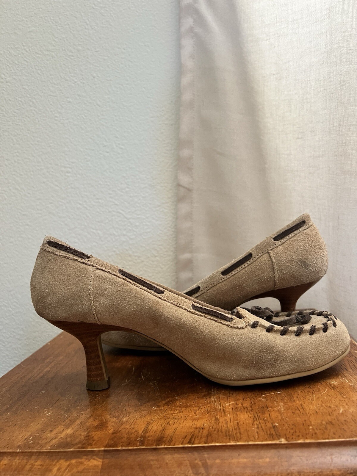 Y2K 2000s Mudd Shoes 8 Kitten Heel Moccasin Tan Suede Leather Slip On Pumps Boho