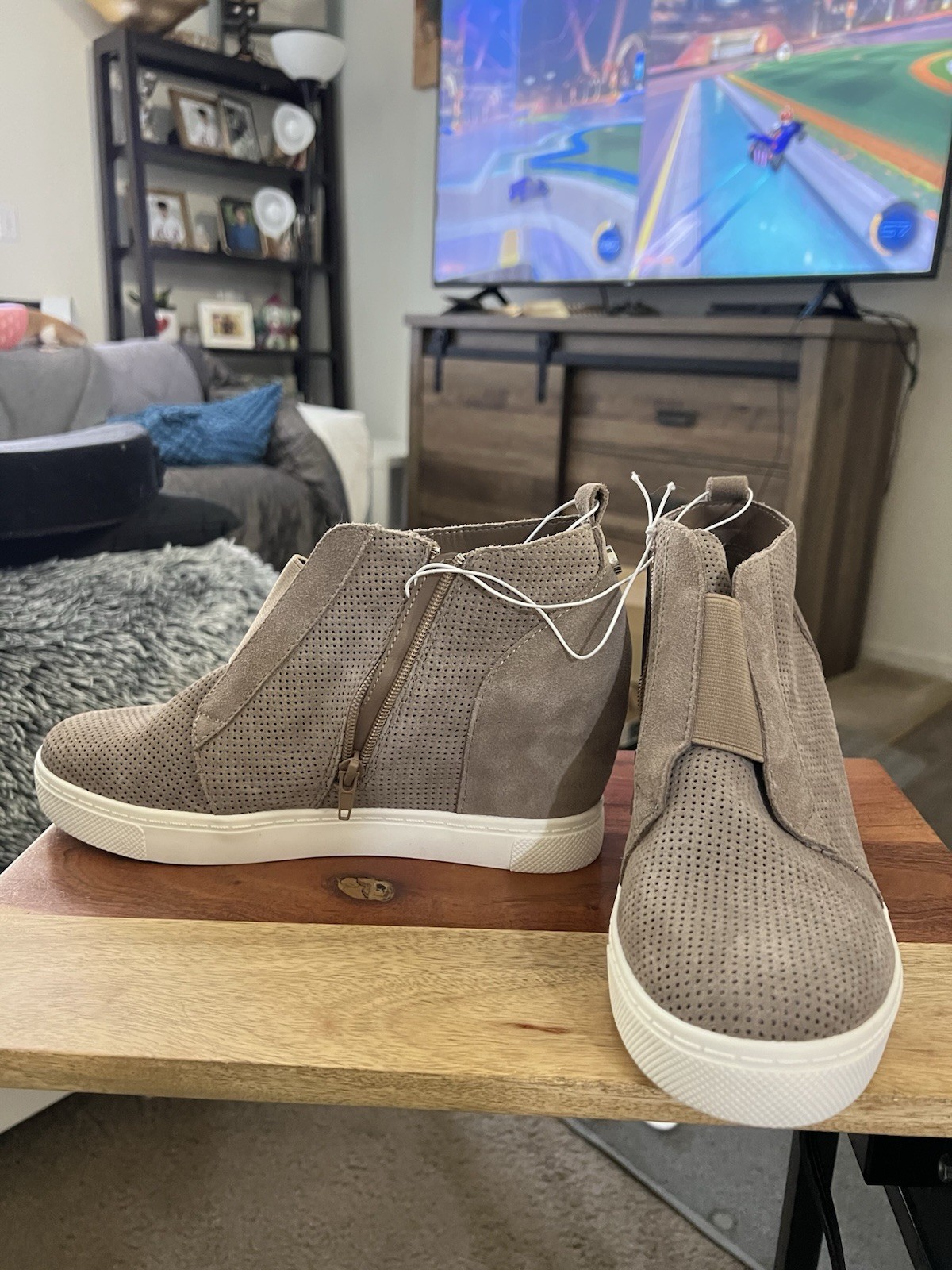 Steve Madden Women’s Beige Suede Ankle Bootie Round Toe Zip, Size 7.5