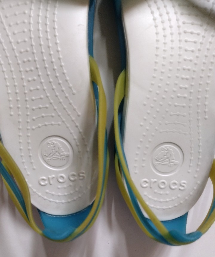 Crocs Hurache Flat Blue Yellow Strappy Sandals Women’s Size 9
