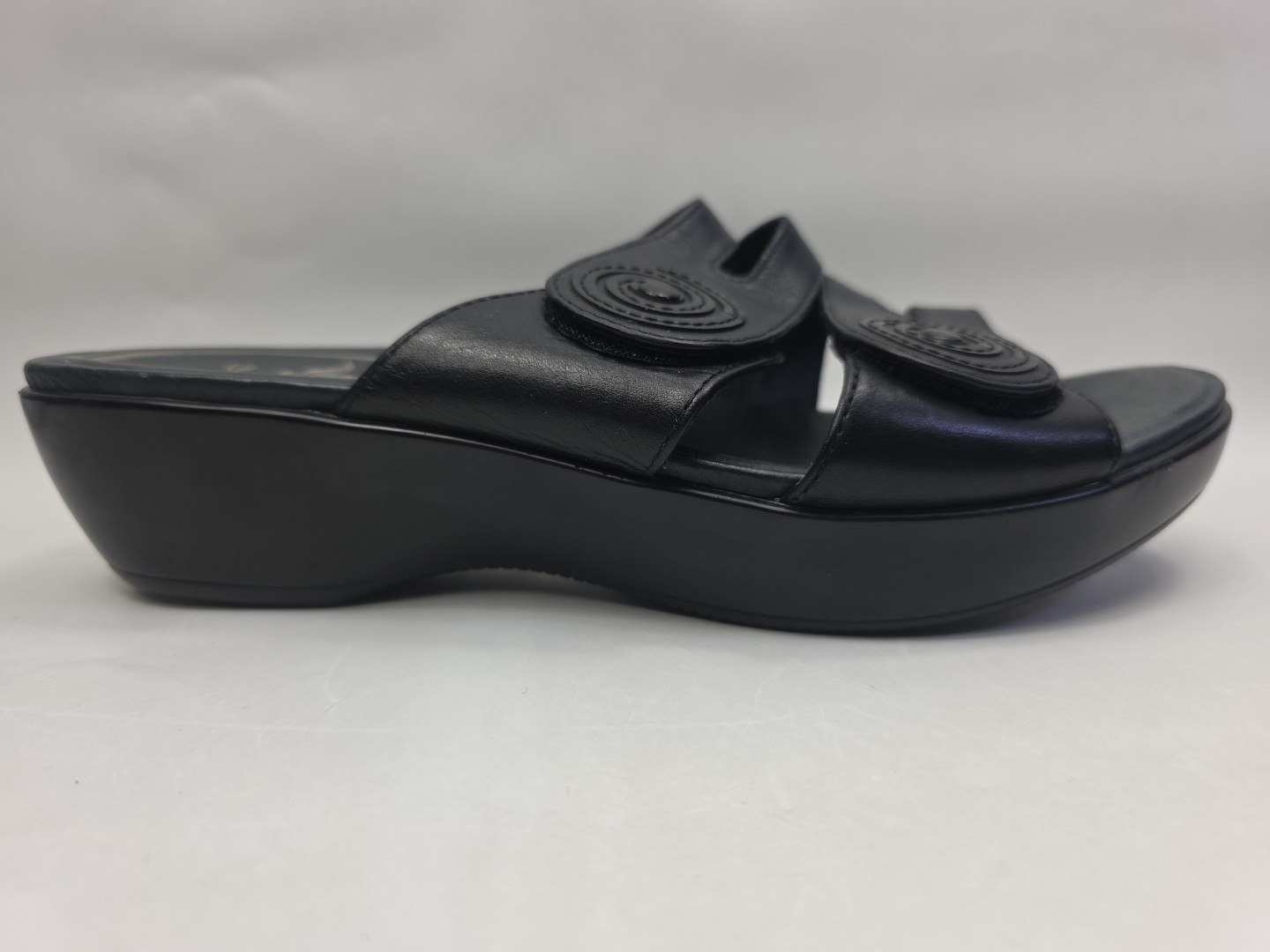 Dansko Dixie Full Grain Leather Slip On Sandal Black Size: 40 EU – 9 or 9.5 US
