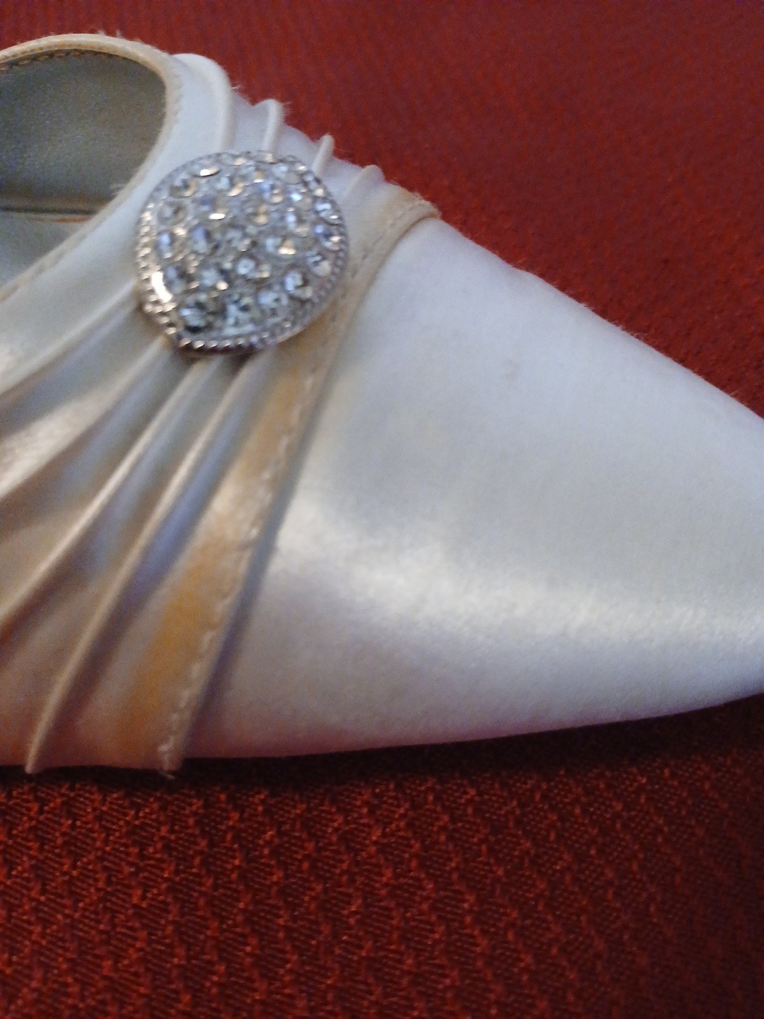 Dyeables Shanna White Satin Pumps Size 8B Wedding Bridal Dress Heels Rhinestone