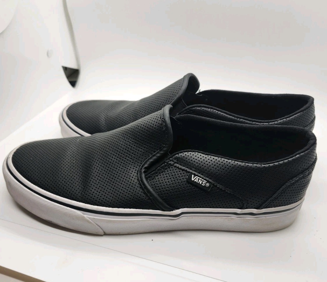 VANS Classic Slip-On Black Leather Skater Slip on Vans Womens Size 10 men 8.5