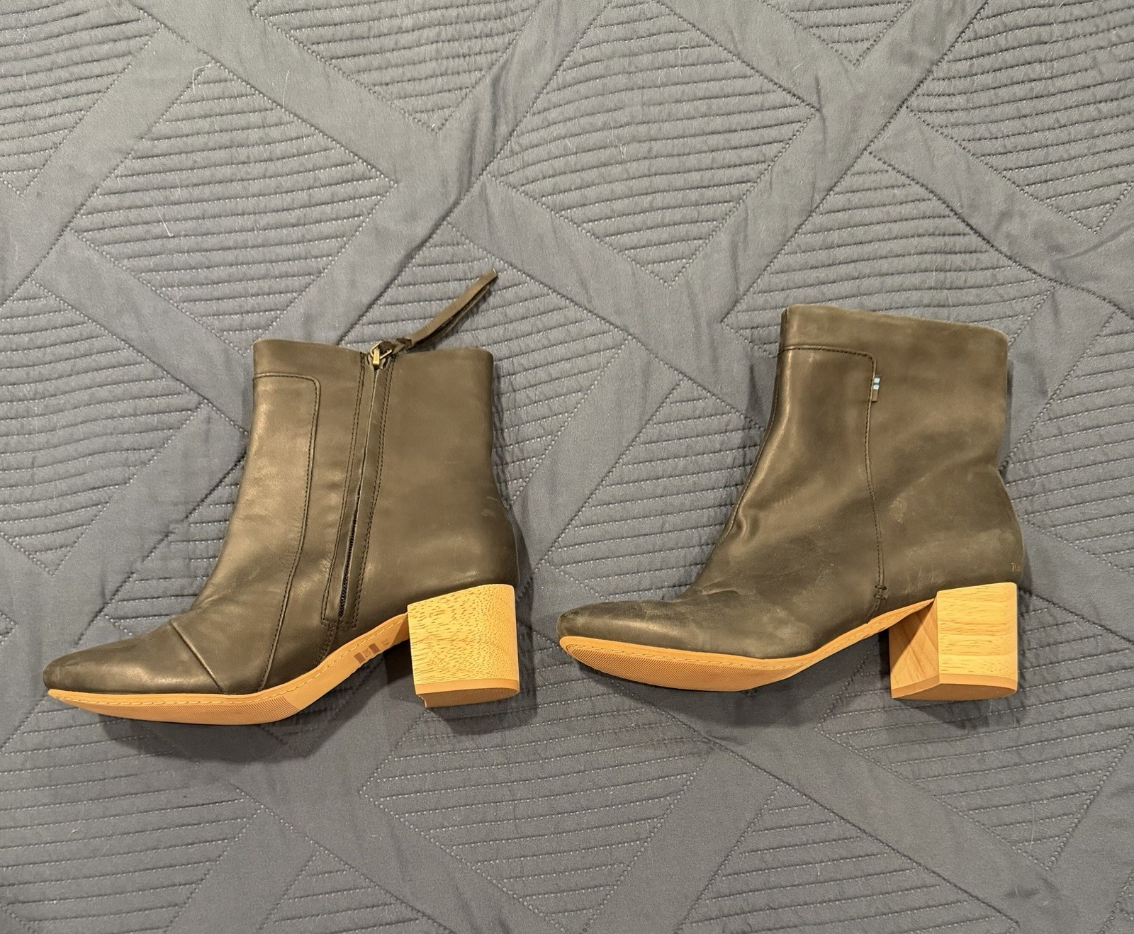 TOMS Women’s Leather Ankle Bootie Gray/Tan Zip Block Heel Almond Toe US 10