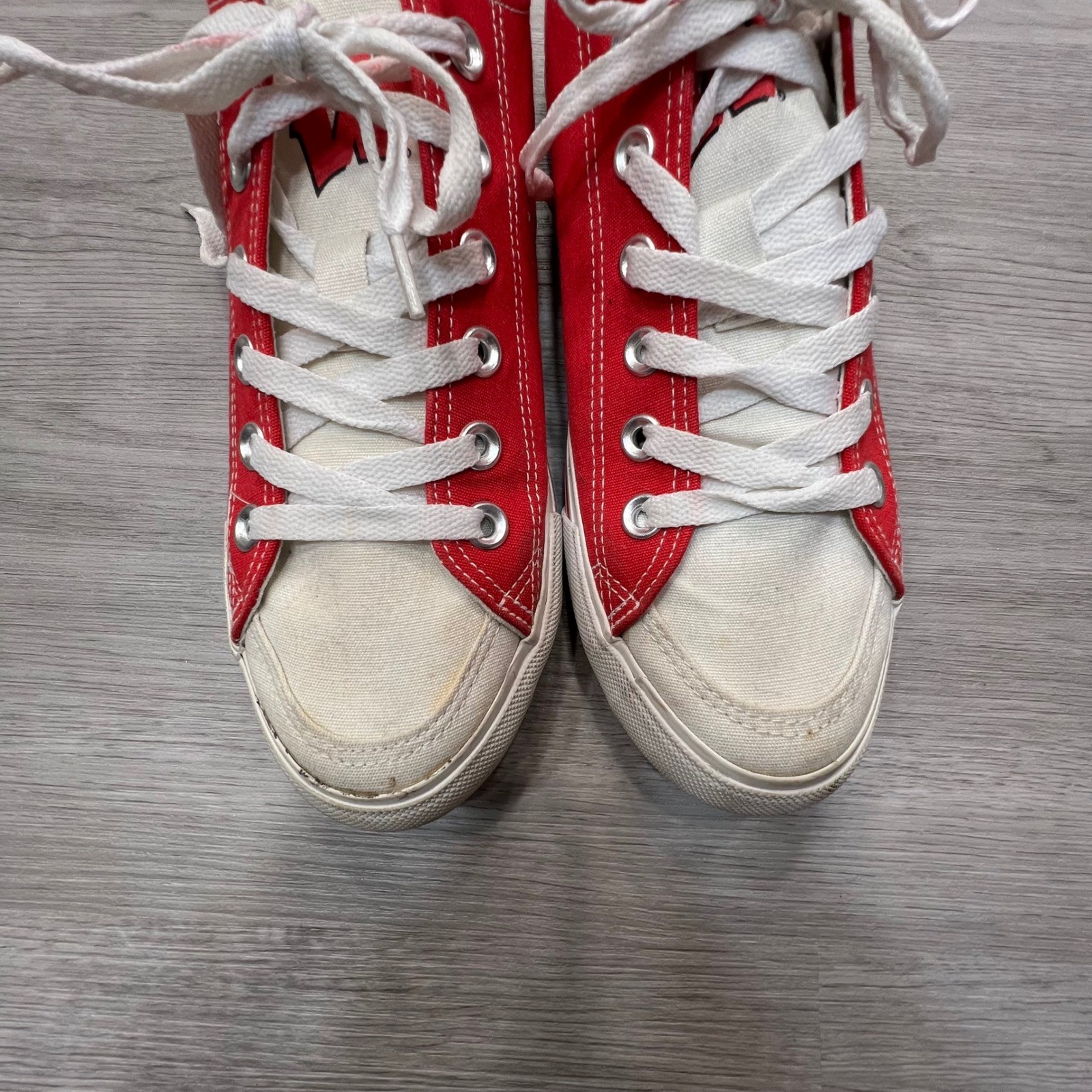Wisconsin Badgers Red White Low Top Canvas Sneakers Shoes Womens Size 8 M