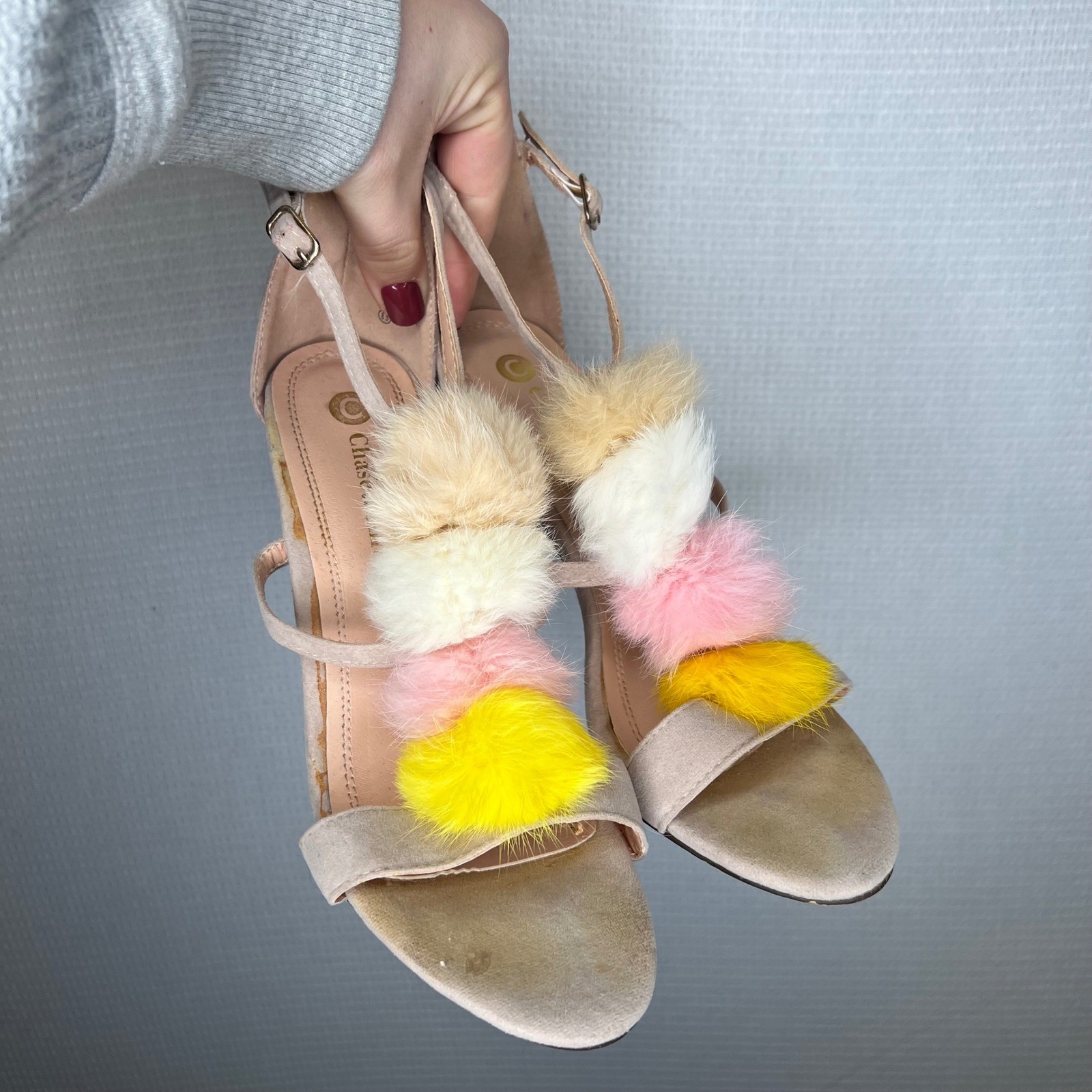 Chase & Chloe Women’s Heels Strappy Sandals Pom Pom Embellished Blush Size 8.5