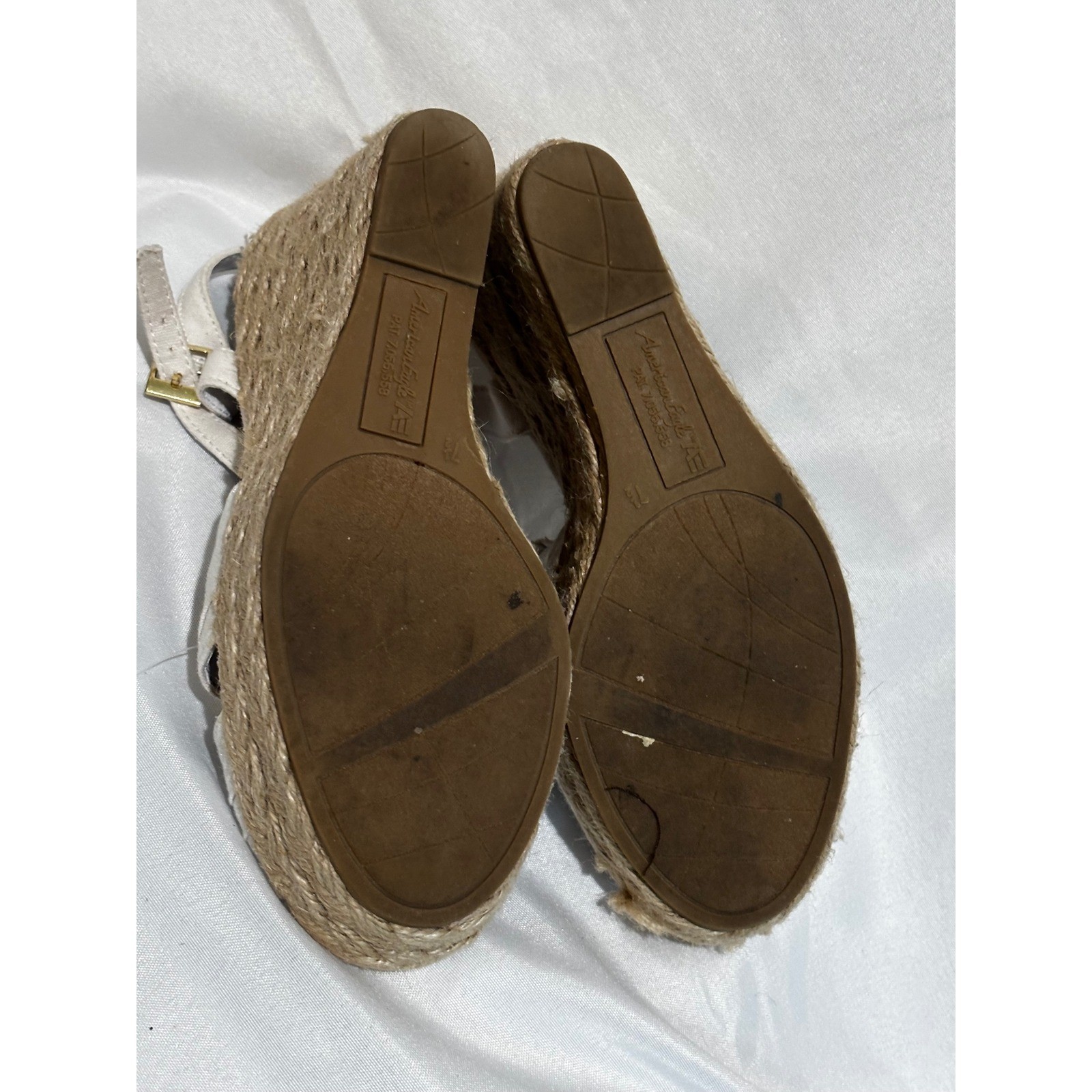 American Eagle White Cream Canvas Espadrille Wedge Sandals T-Strap sz 7.5 boho