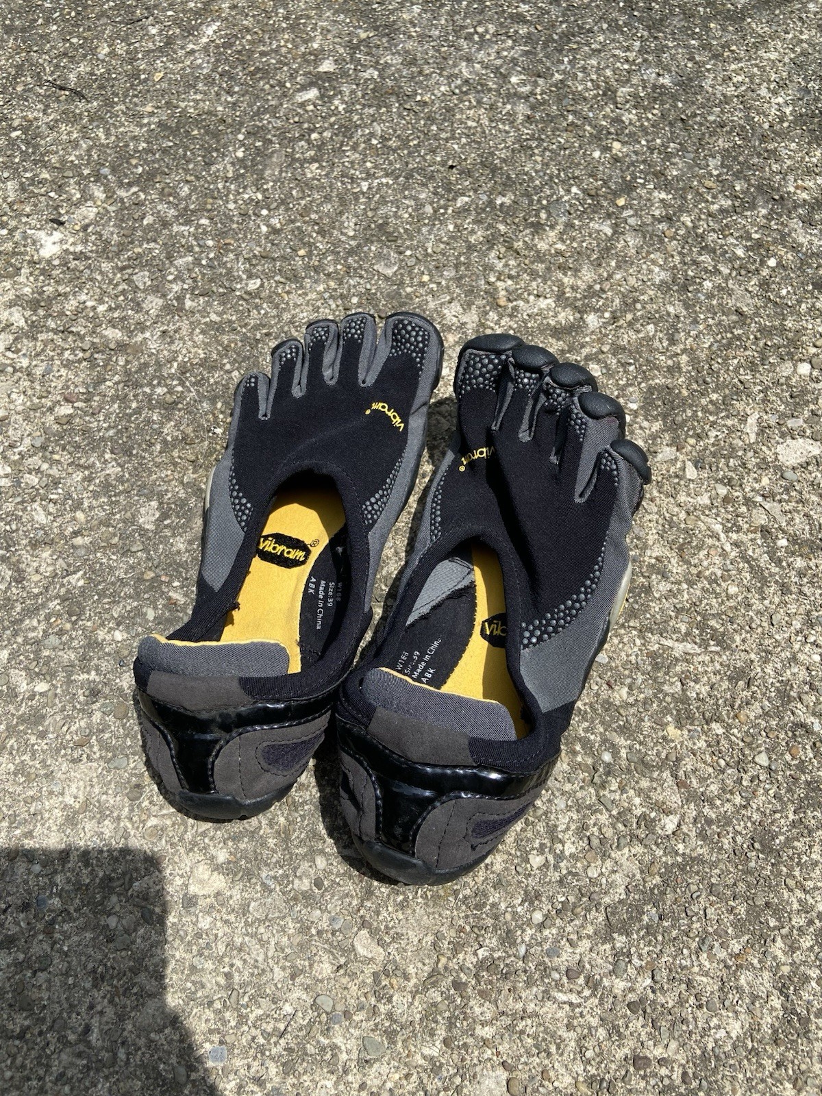 Vibram FiveFingers Women’s Shoes, Size EU 39, Black/Grey