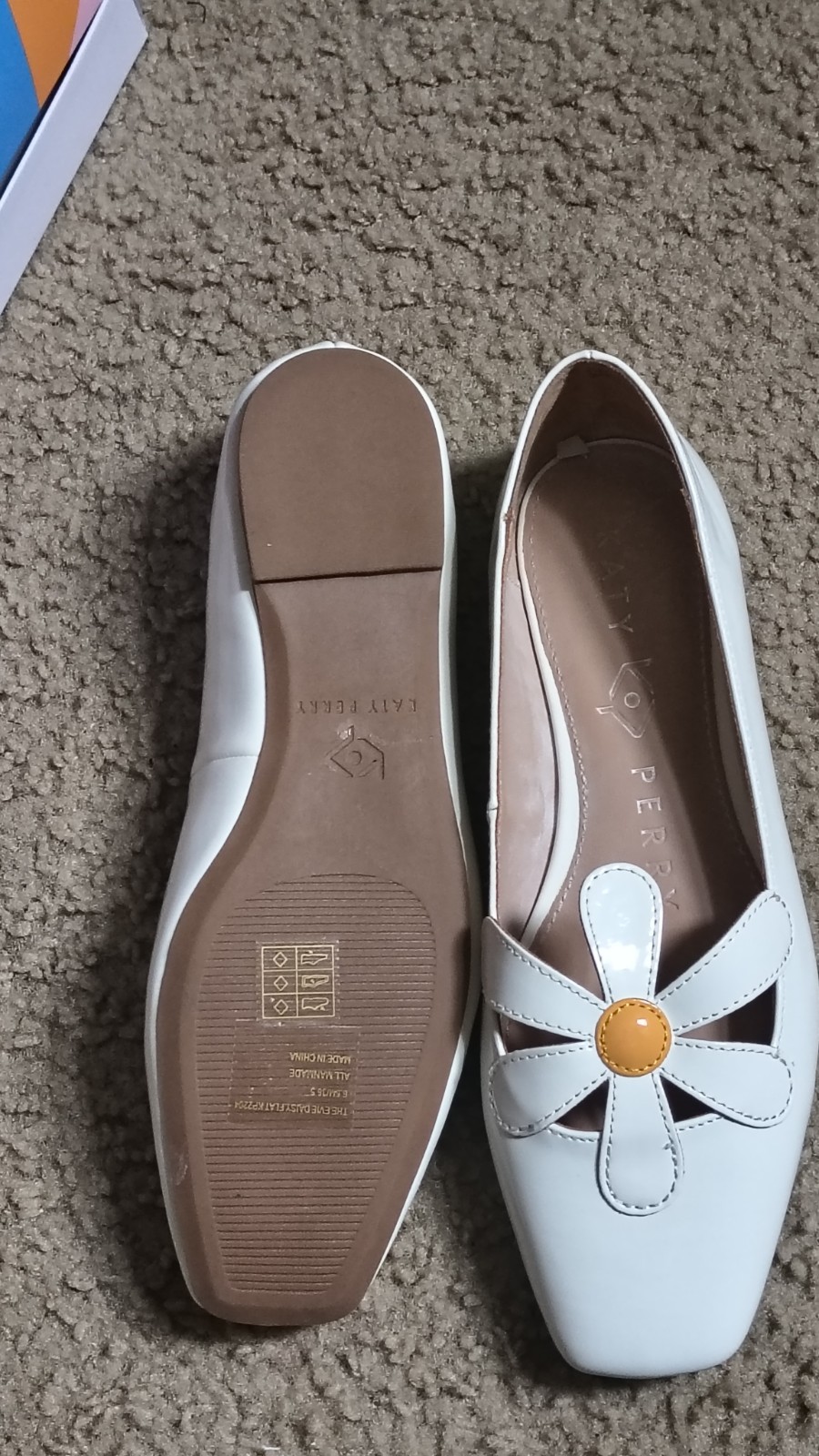 Katy Perry Women’s White Slip-On Flats Square Toe Flower Logo Synthetic 6.5 M