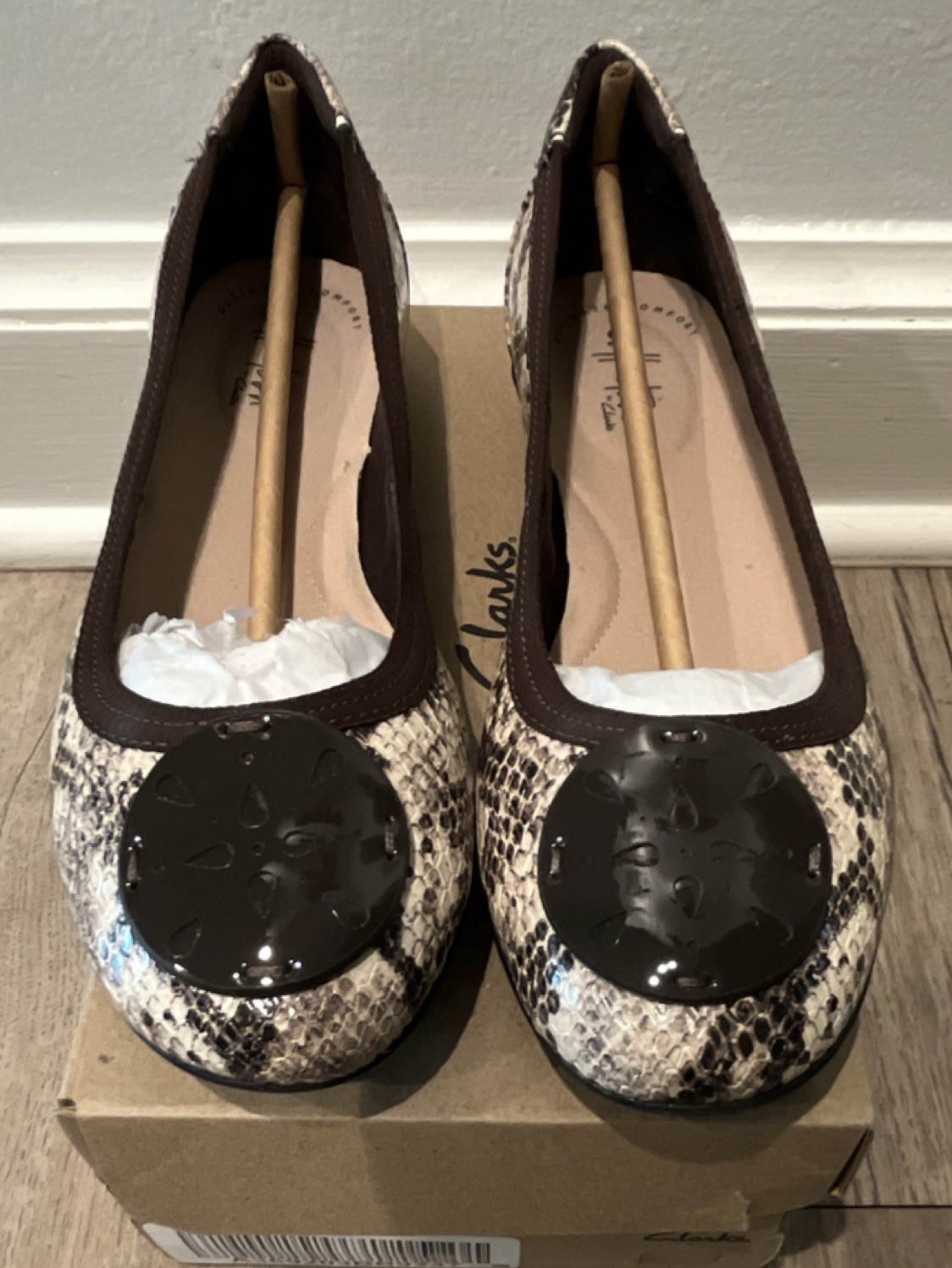 Clarks Taupe Snake Pattern Slip On Ballet Flats Comfort Round Toe Women’s 7 W