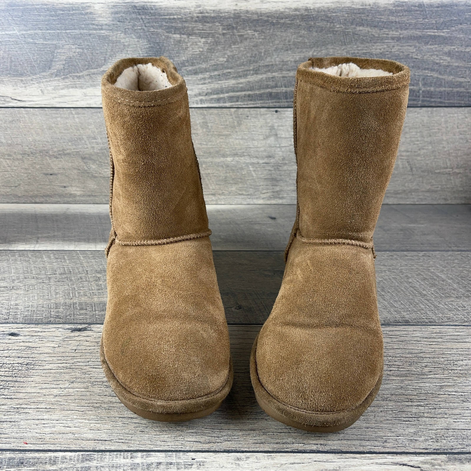 Bearpaw Emma Short 608W Women’s Tan Suede Sheepskin Wool Lined Boots Size US 10