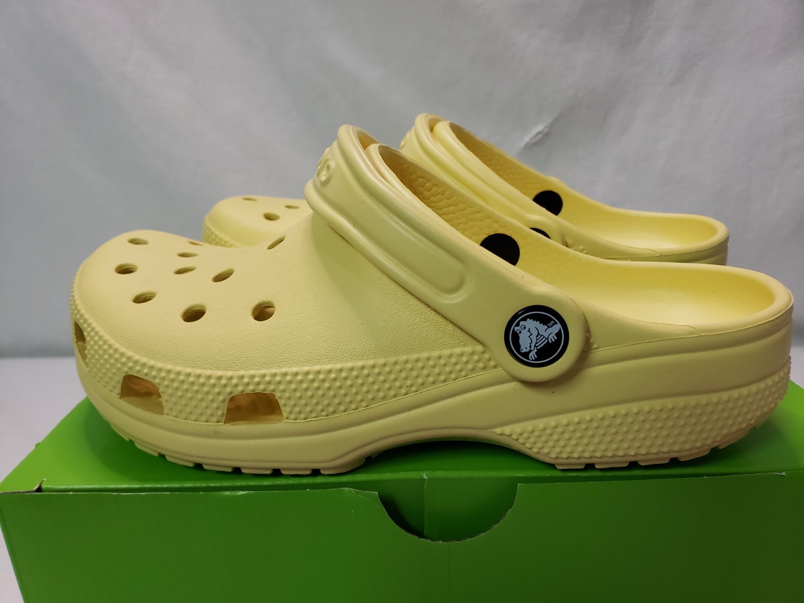Crocs Unisex Classic Clog, Daylily, US Men 4 | Women 6