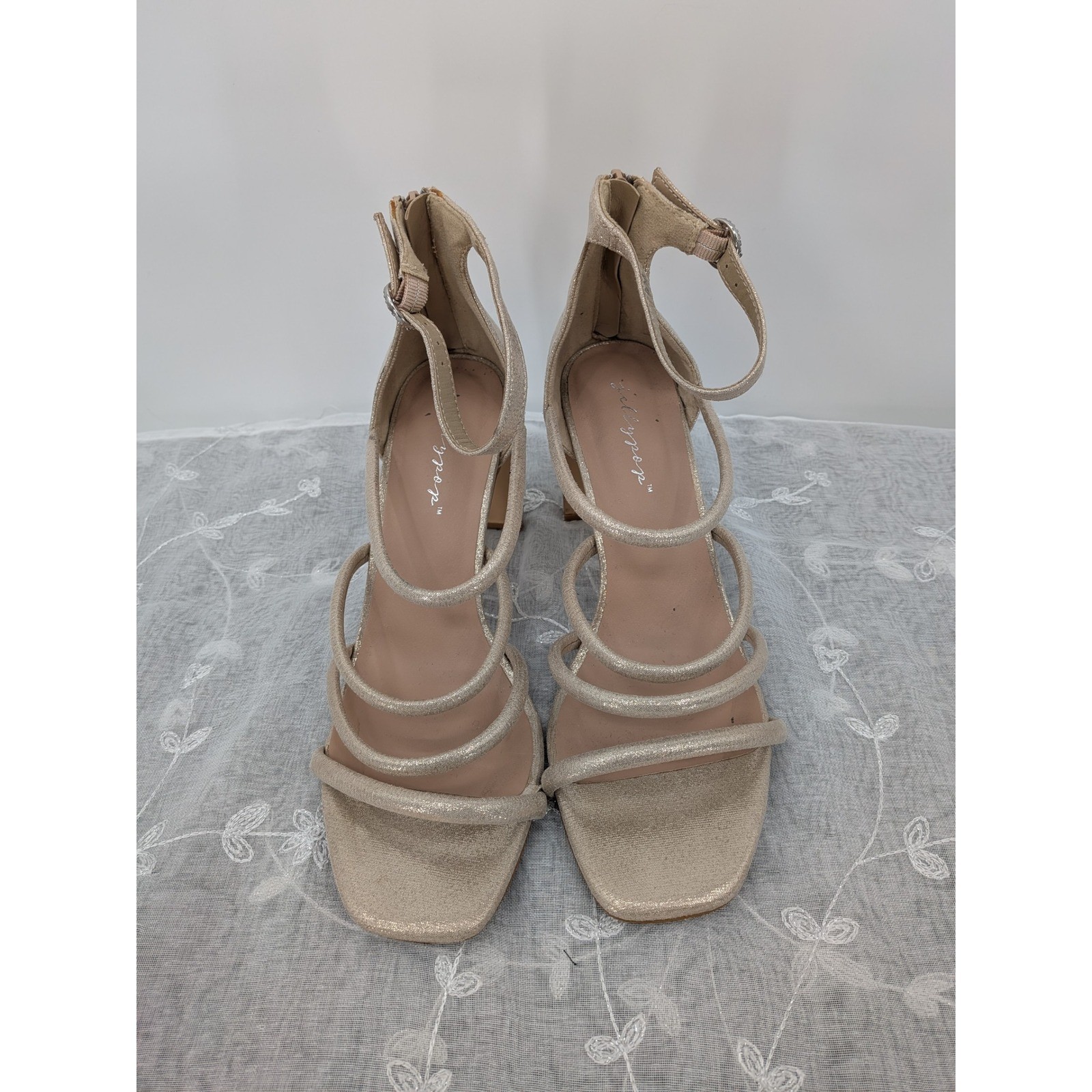 Prom Bride Champagne Gold Metallic Strappy Block Heel Square Toe 9M Jellypop