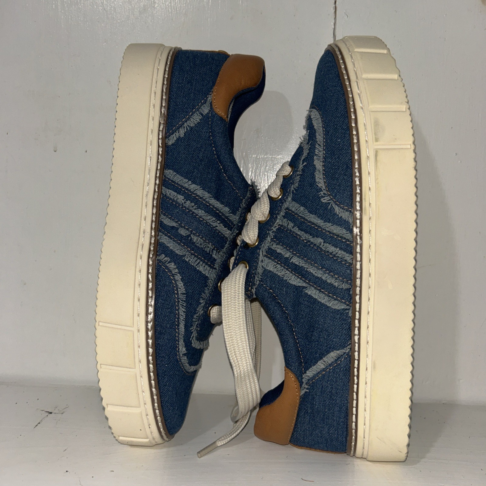 Vince Camuto Reilly Platform Blue Denim Sneakers Size 9.5