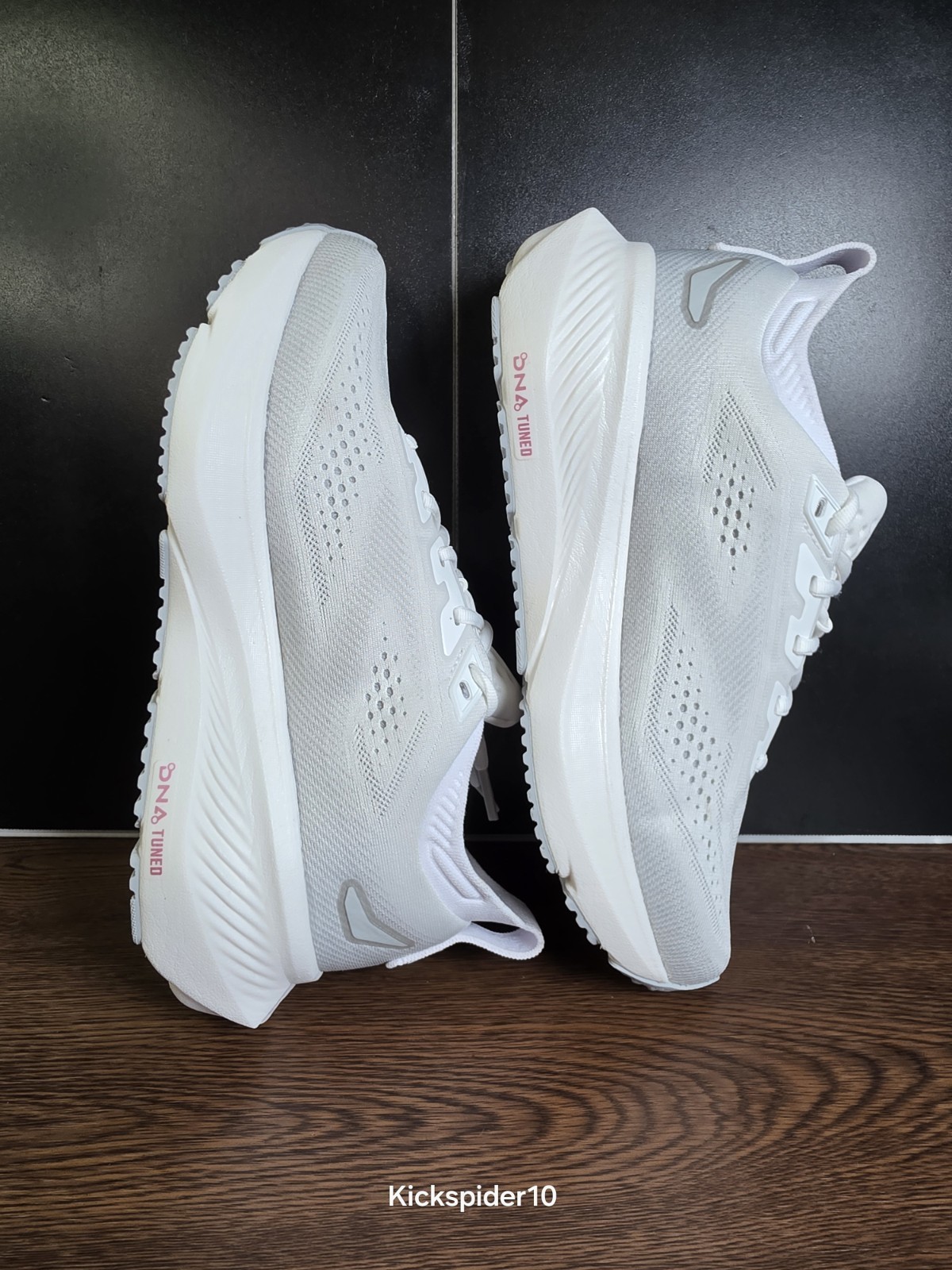 Brooks glycerin 23 Womens Running Shoes Size 9 Wide White Harbor Mist Metallic