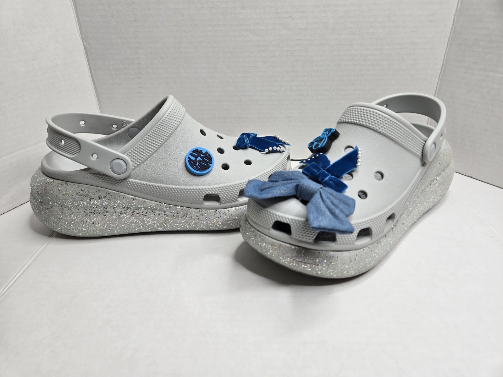 Crocs Classic Unisex Adults Crush Glitter Clogs Gray Jibbitz Women’s 10 Sandal