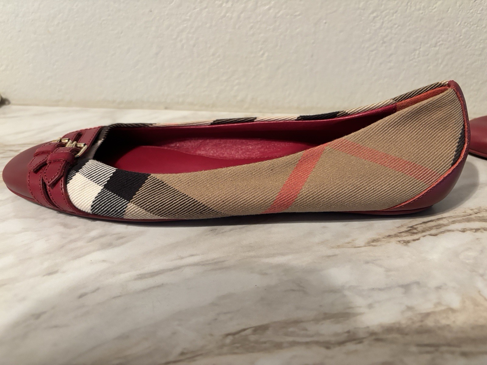 New Burberry Avonwick Nova Check Red Burgundy Leather Ballet Flats Sz 38 1/2 US9