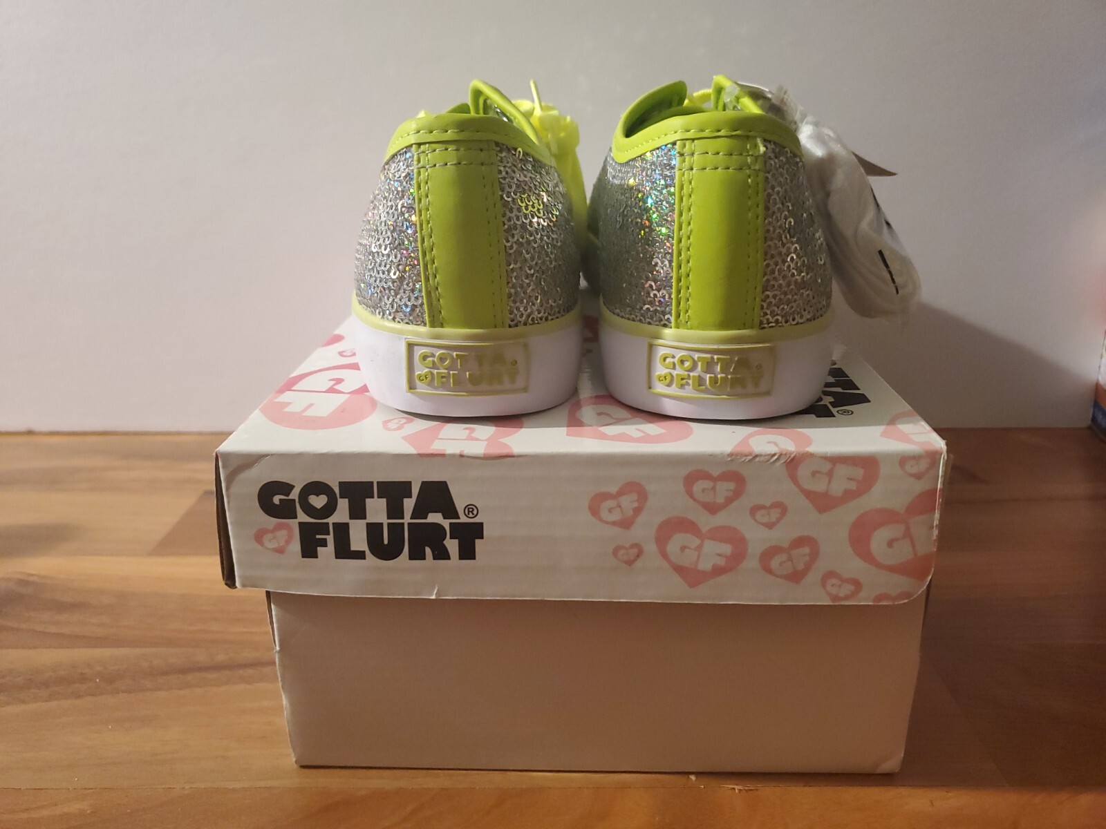 Gotta Flurt Women’s Shoes Silver Sequin Lime Green 7 M Brand New