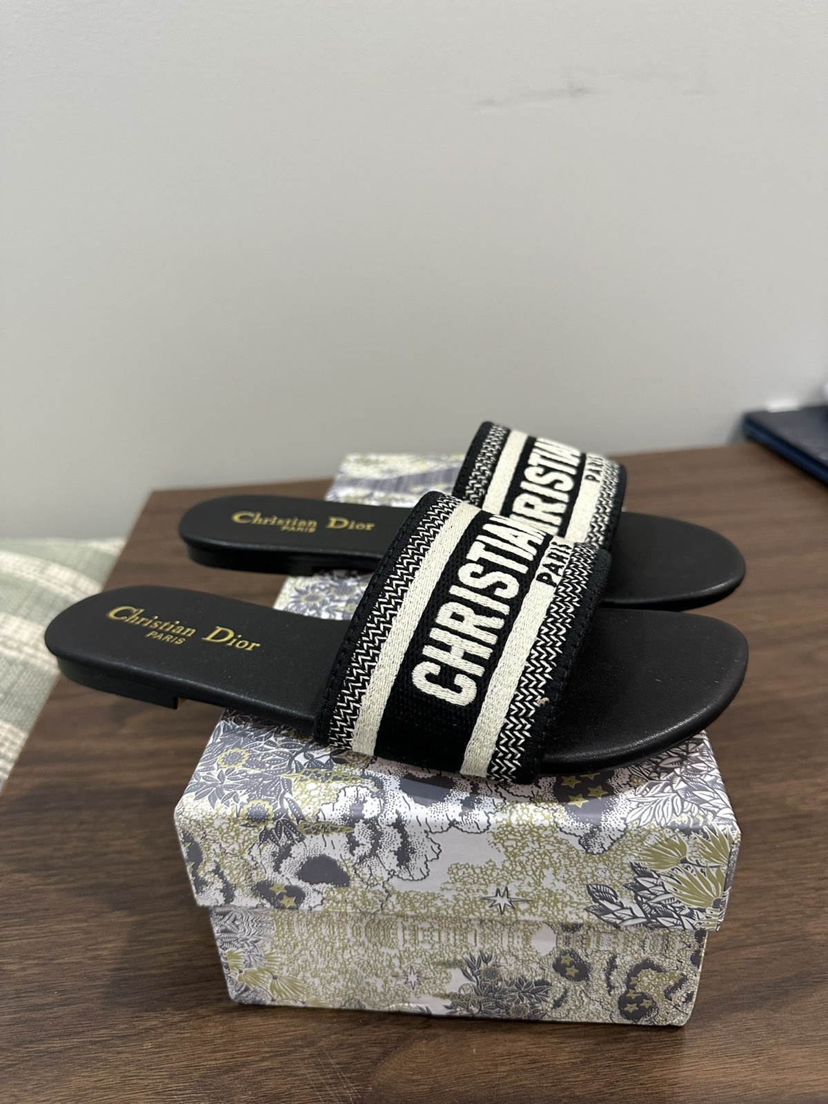 Christian Dior Women’s Dway Slides Sandles Size US 8 (38)