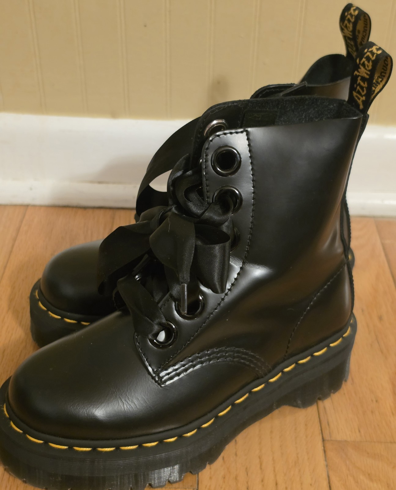 Women’s Doc Dr. Martens Platform Molly Leather Combat Boots US Size 5 New No Tag