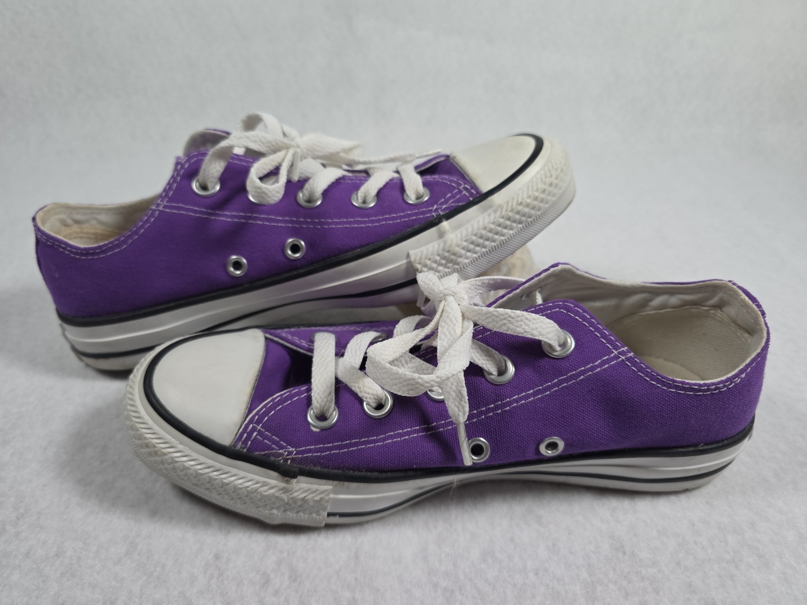 Converse Chuck Taylor All Star Low-Top Sneakers Electric Purple Women’s 6 Mens 4