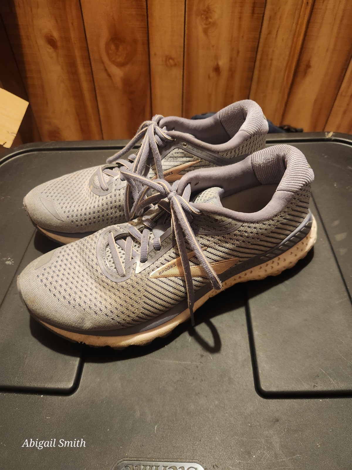 Brooks Women’s Tennis Shoes Size 8