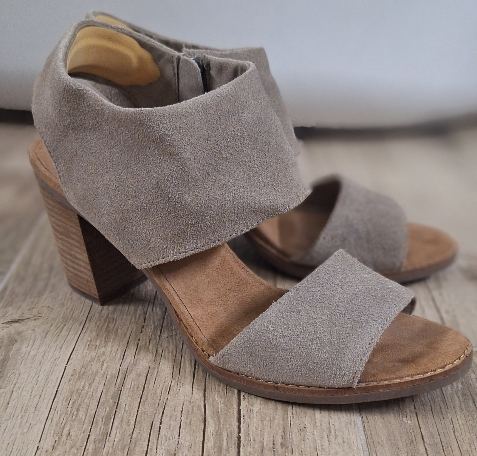 TOMS Majorca Cut Out Tan Block Heel Sandals Sz. 10