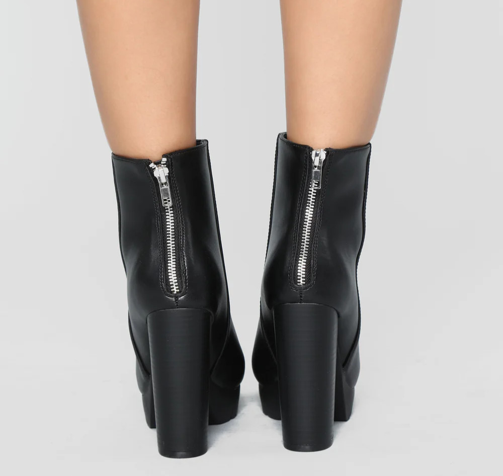 FASHIONNOVA Los Angeles Black Boots Platform Tractor Sole Size-9/39