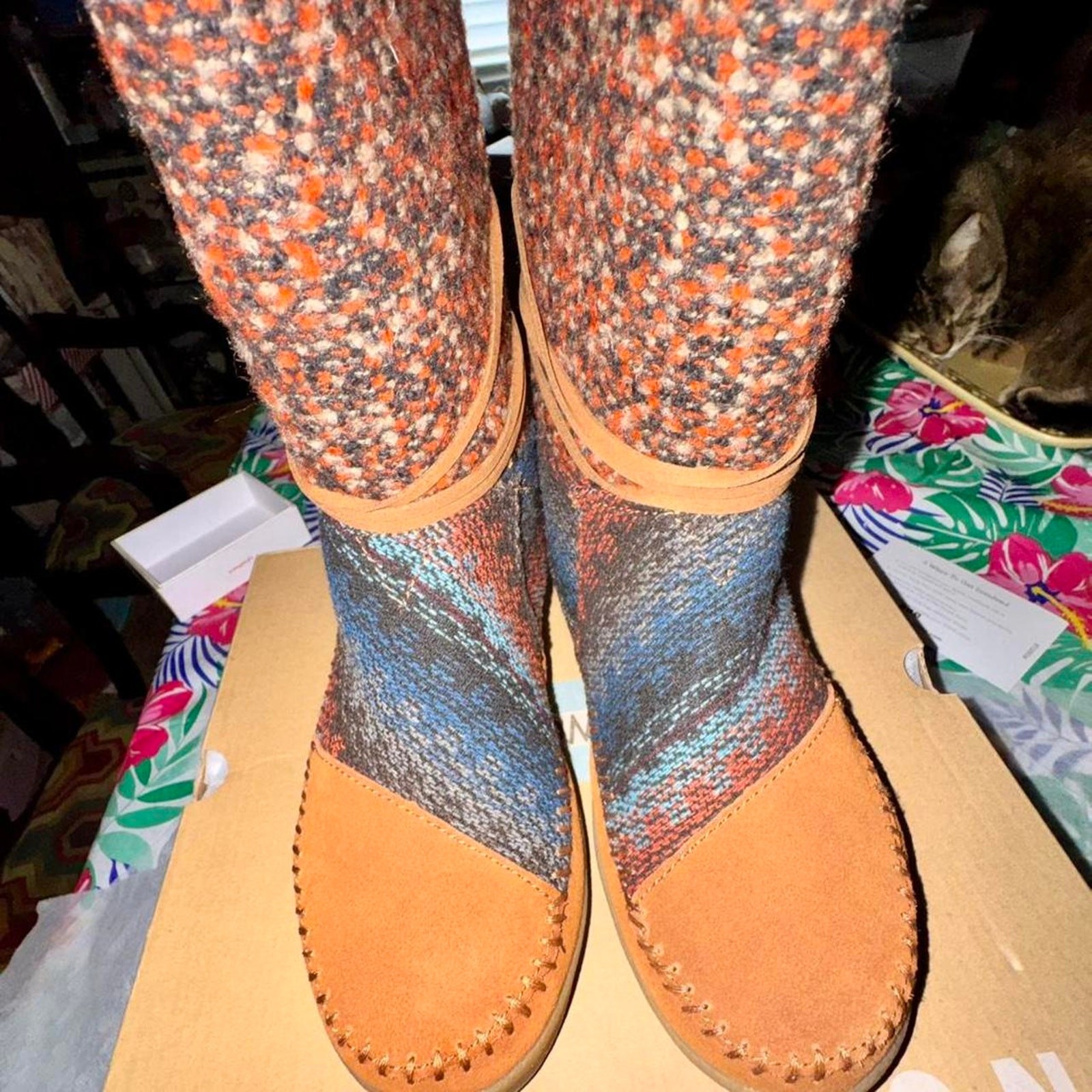 Nwt toms nepal cinnamon suedetextile